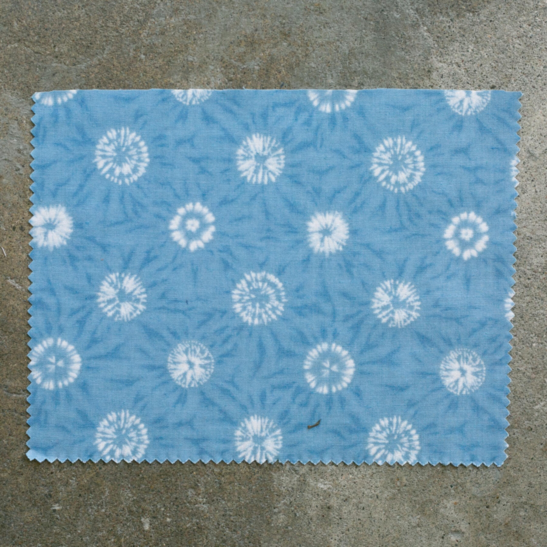 gustin #842 japan shibori starburst - blue