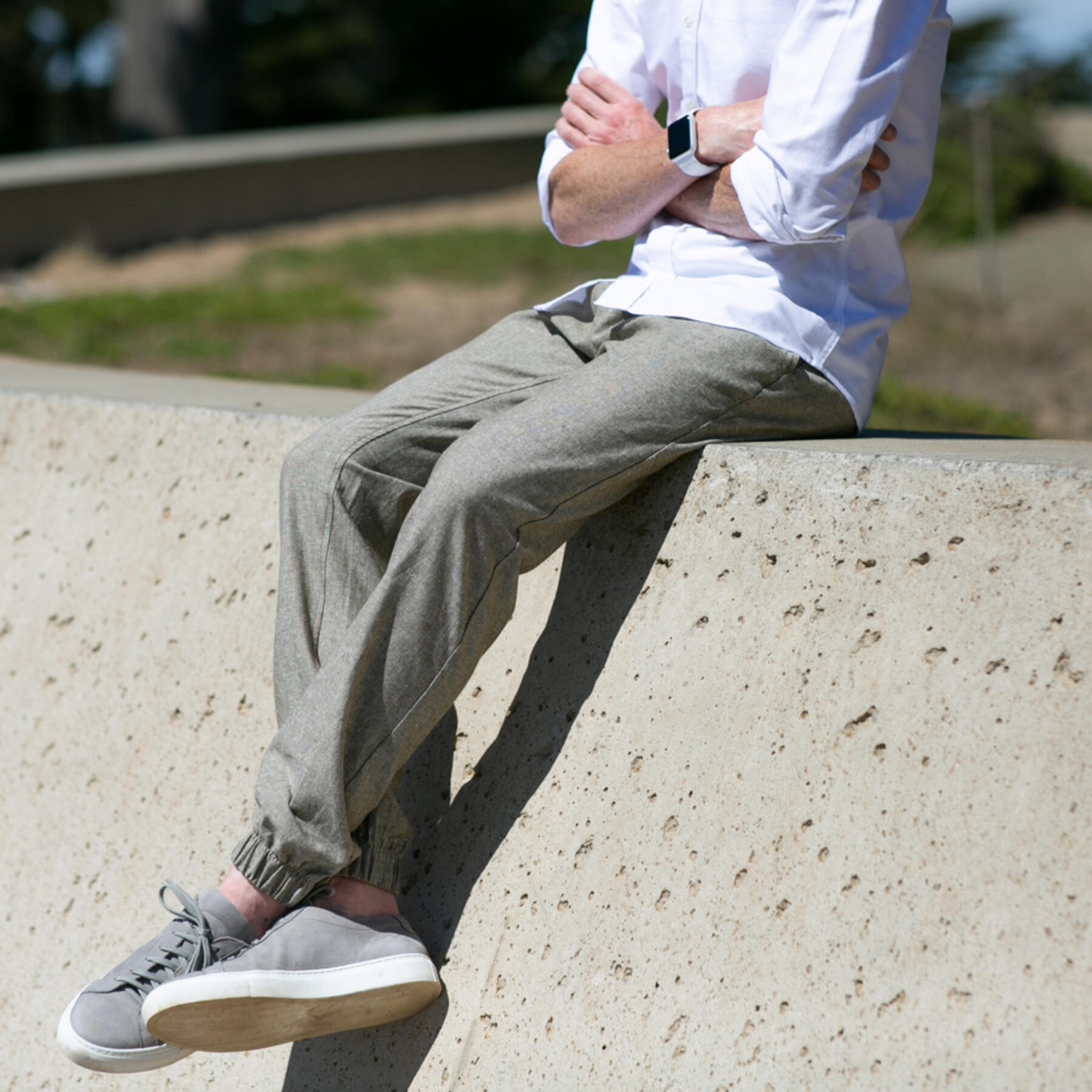 gustin linen chambray joggers - olive