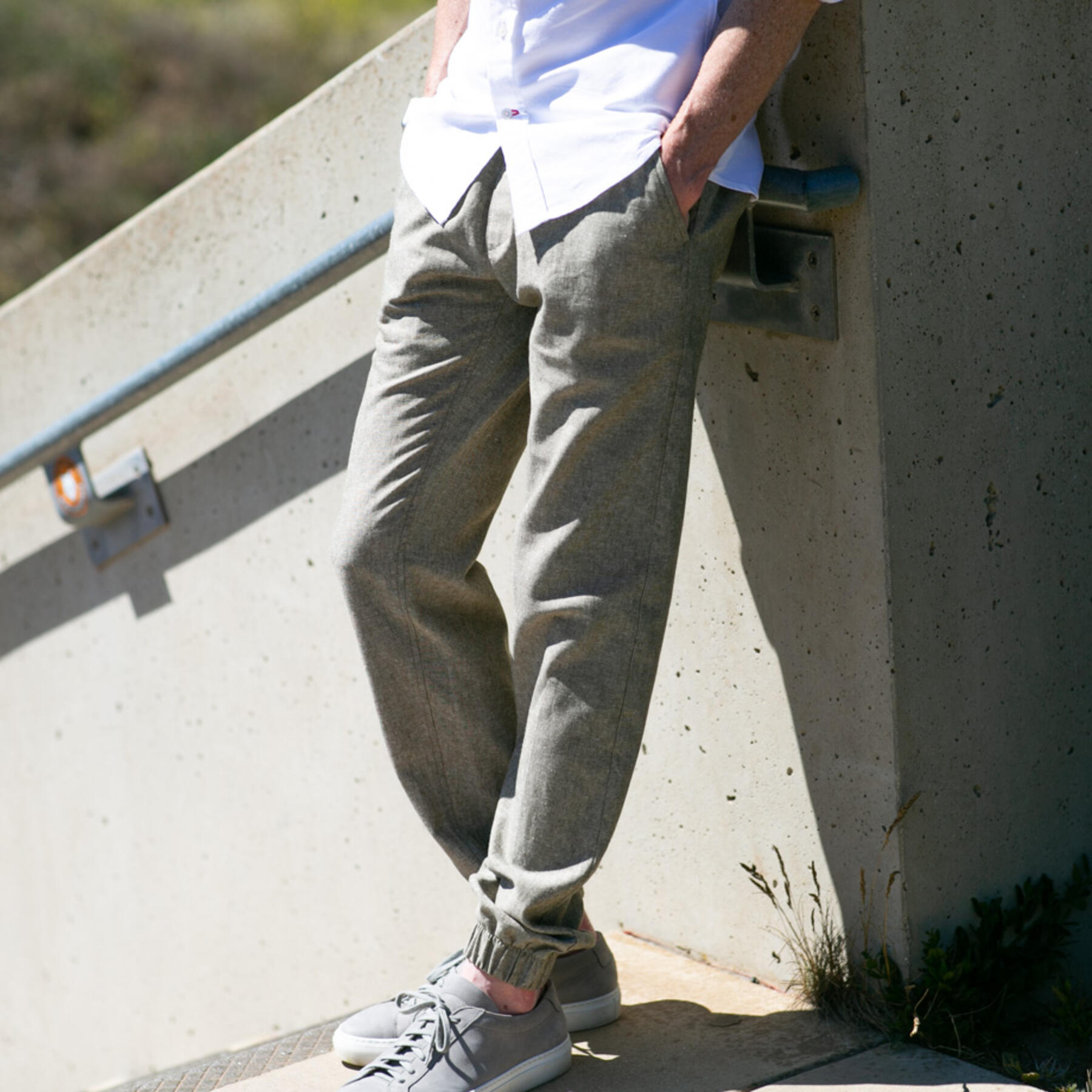 gustin linen chambray joggers - olive