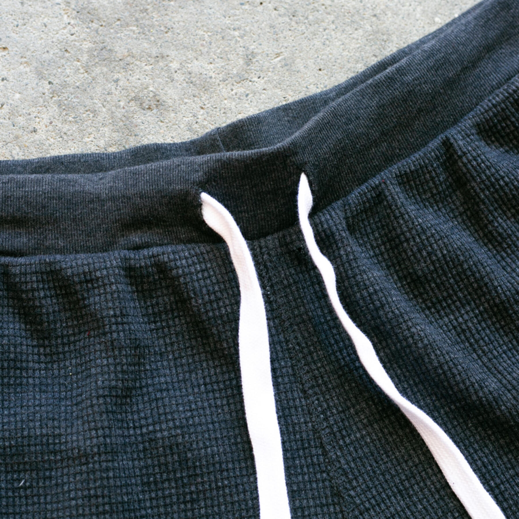 gustin waffle sweatshorts - charcoal