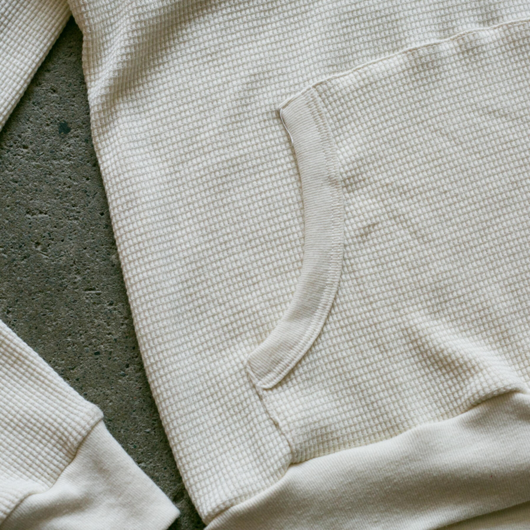 gustin waffle pullover - natural