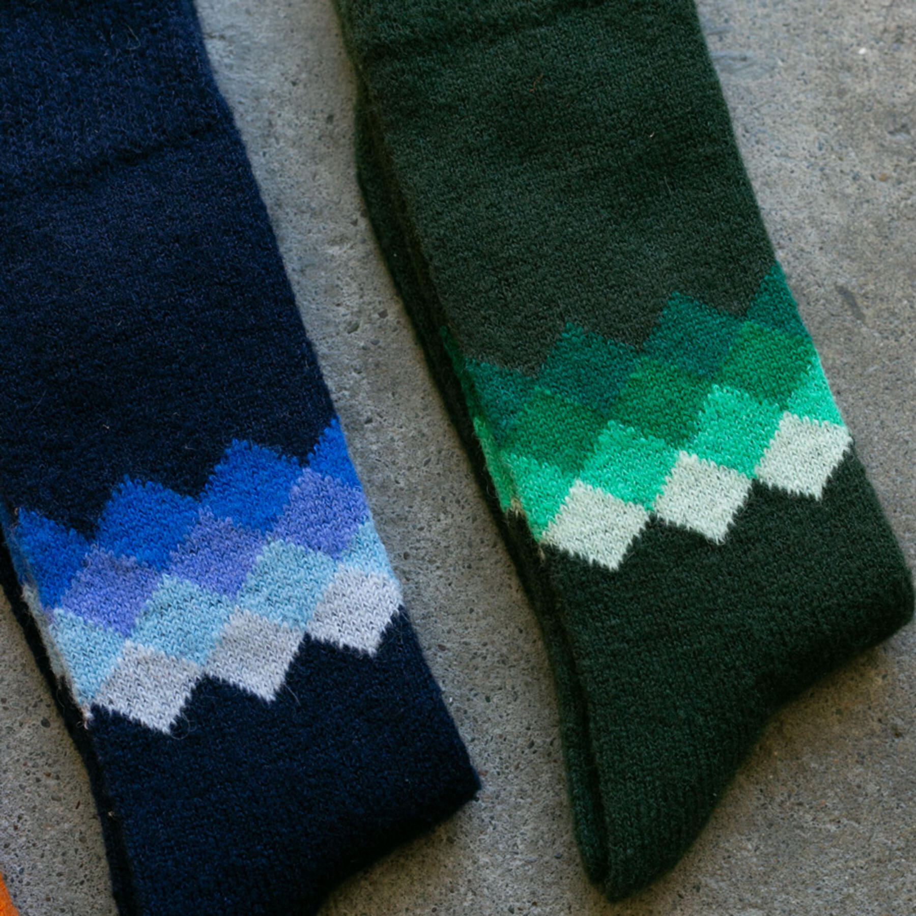 gustin japan retro argyle socks (navy, forest, orange)