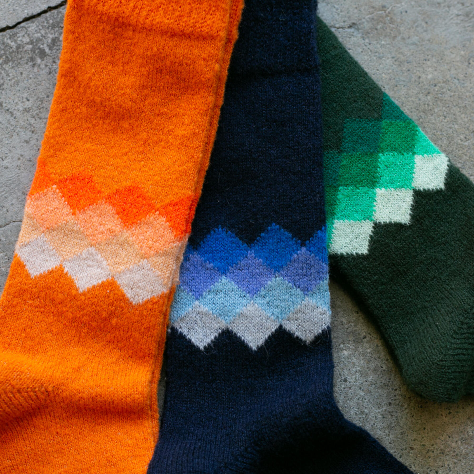 gustin japan retro argyle socks (navy, forest, orange)