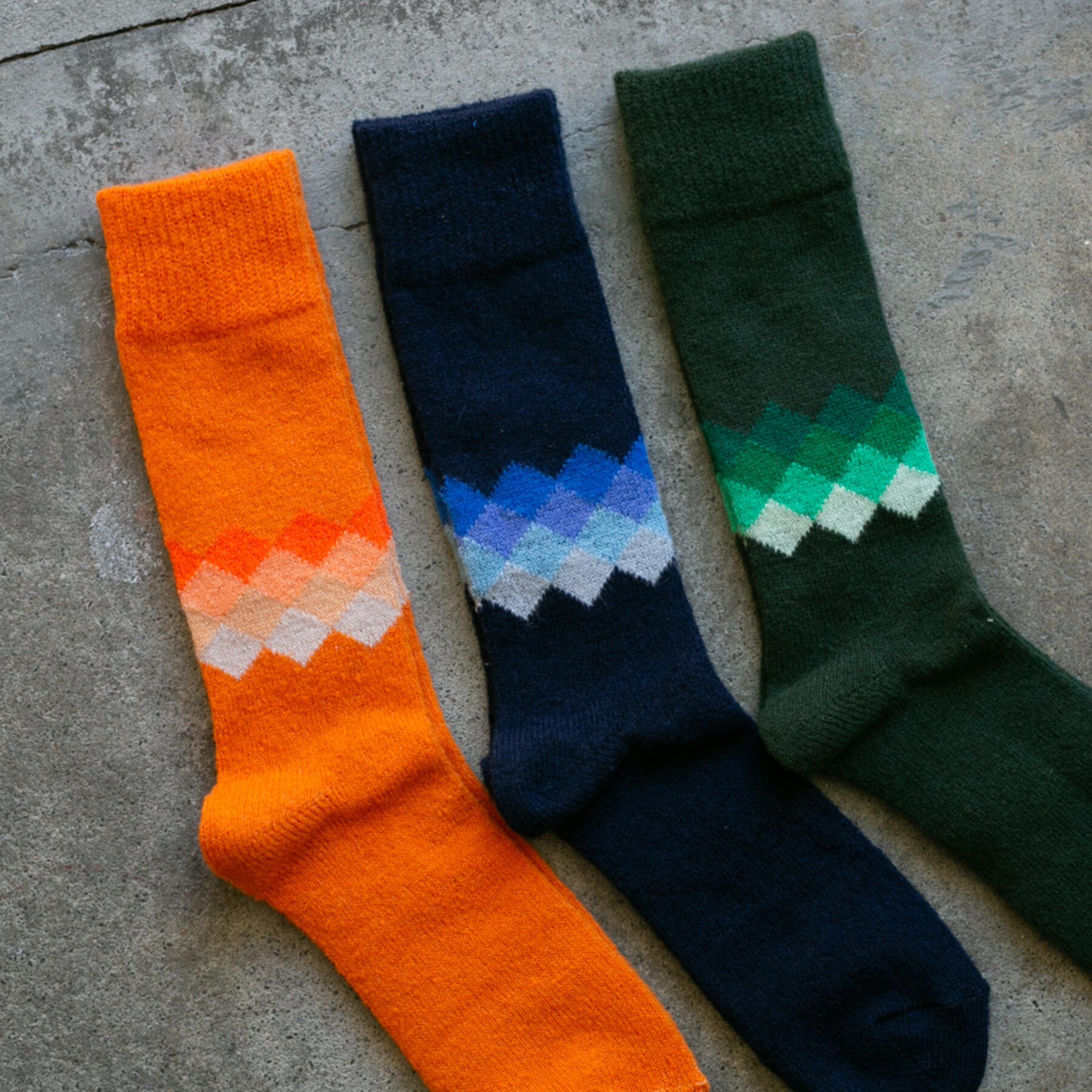 gustin japan retro argyle socks (navy, forest, orange)