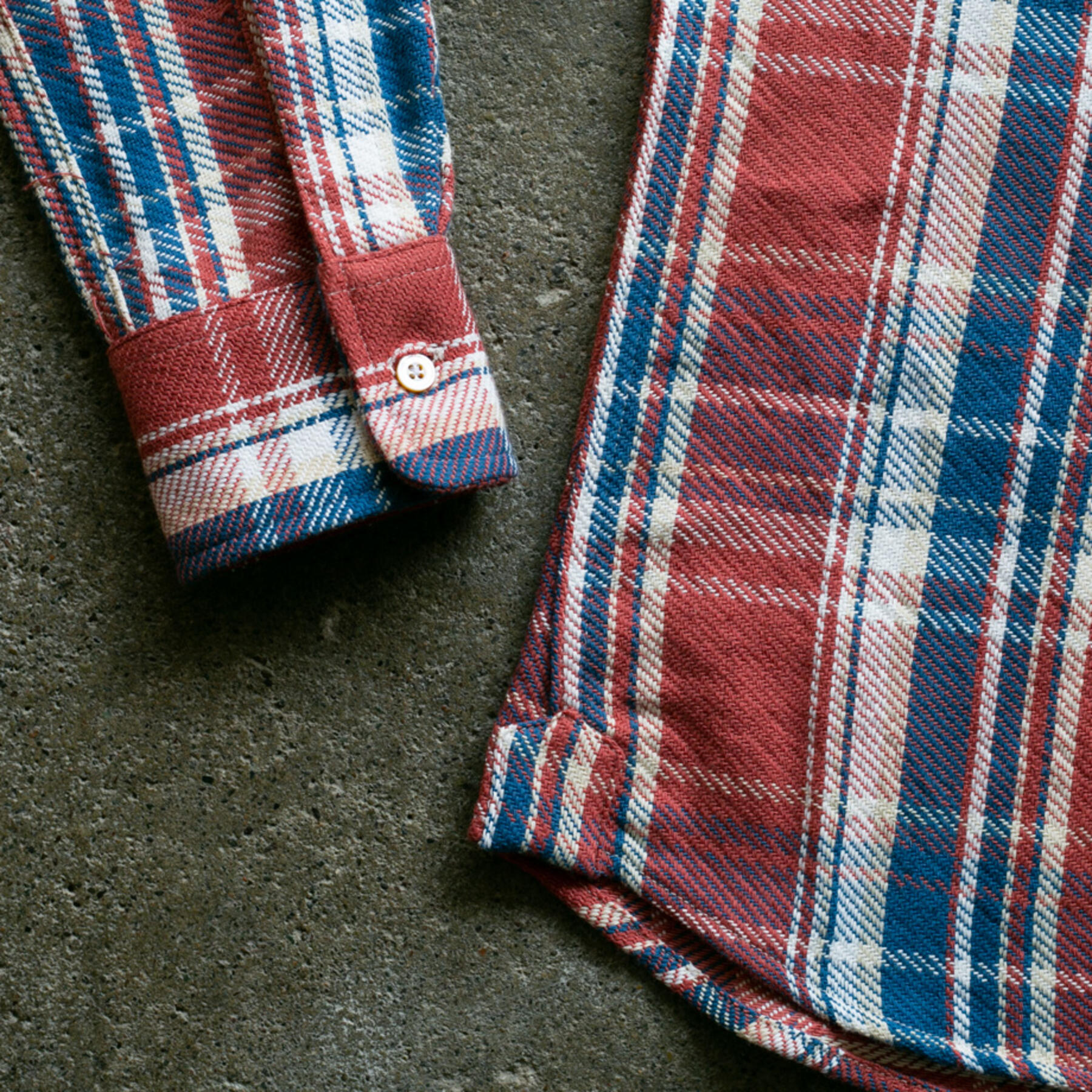 gustin #905 retro loose weave plaid - blue red