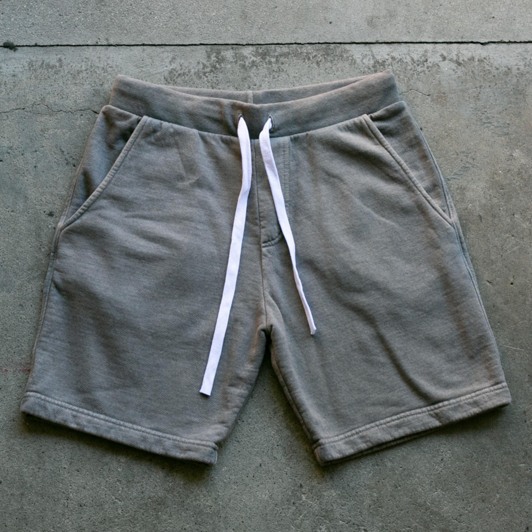gustin vintage sweatshorts - putty