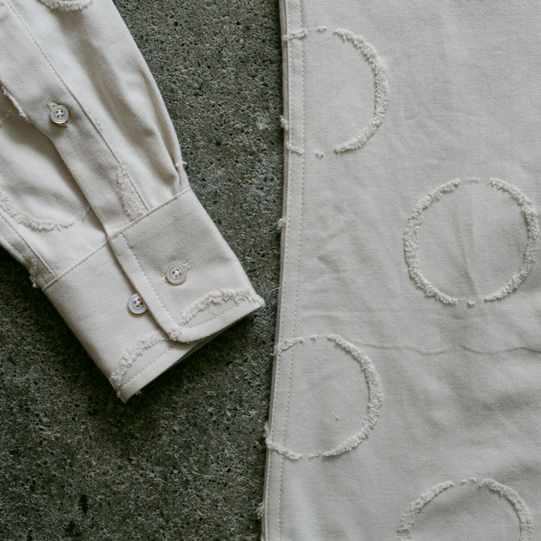 gustin #515 tufted circle shirt - natural