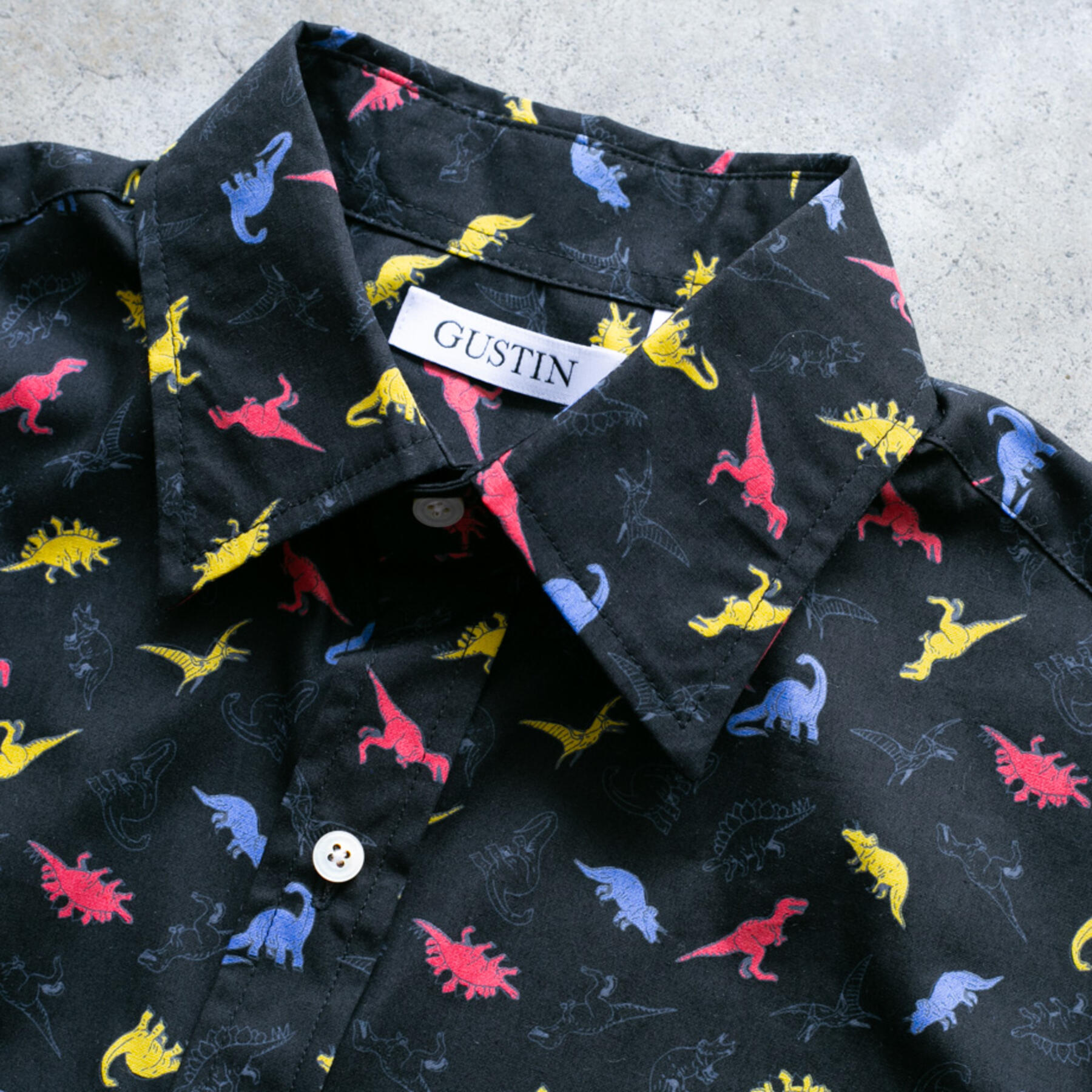 gustin #971 the dinosaur shirt - black