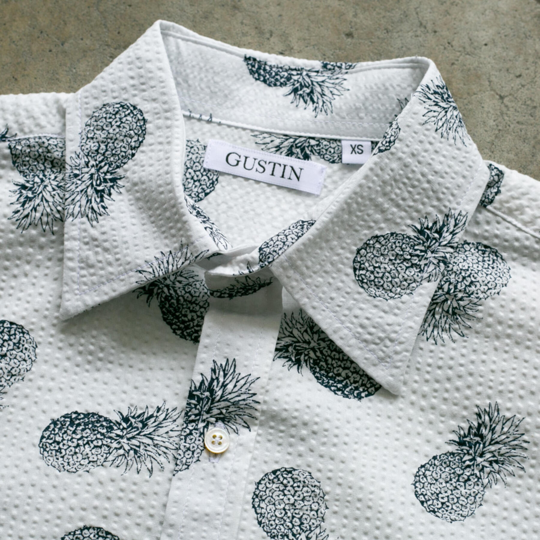 gustin #979 seersucker pineapples - white