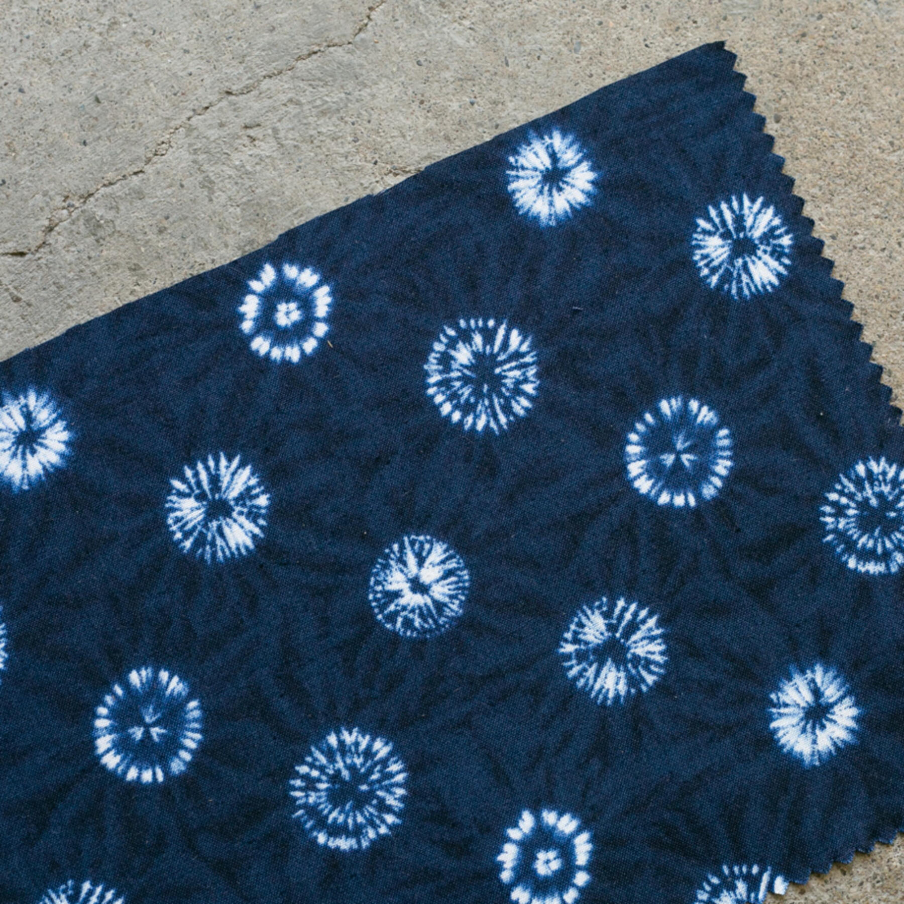 gustin #985 shibori dye starburst short sleeve shirt - navy