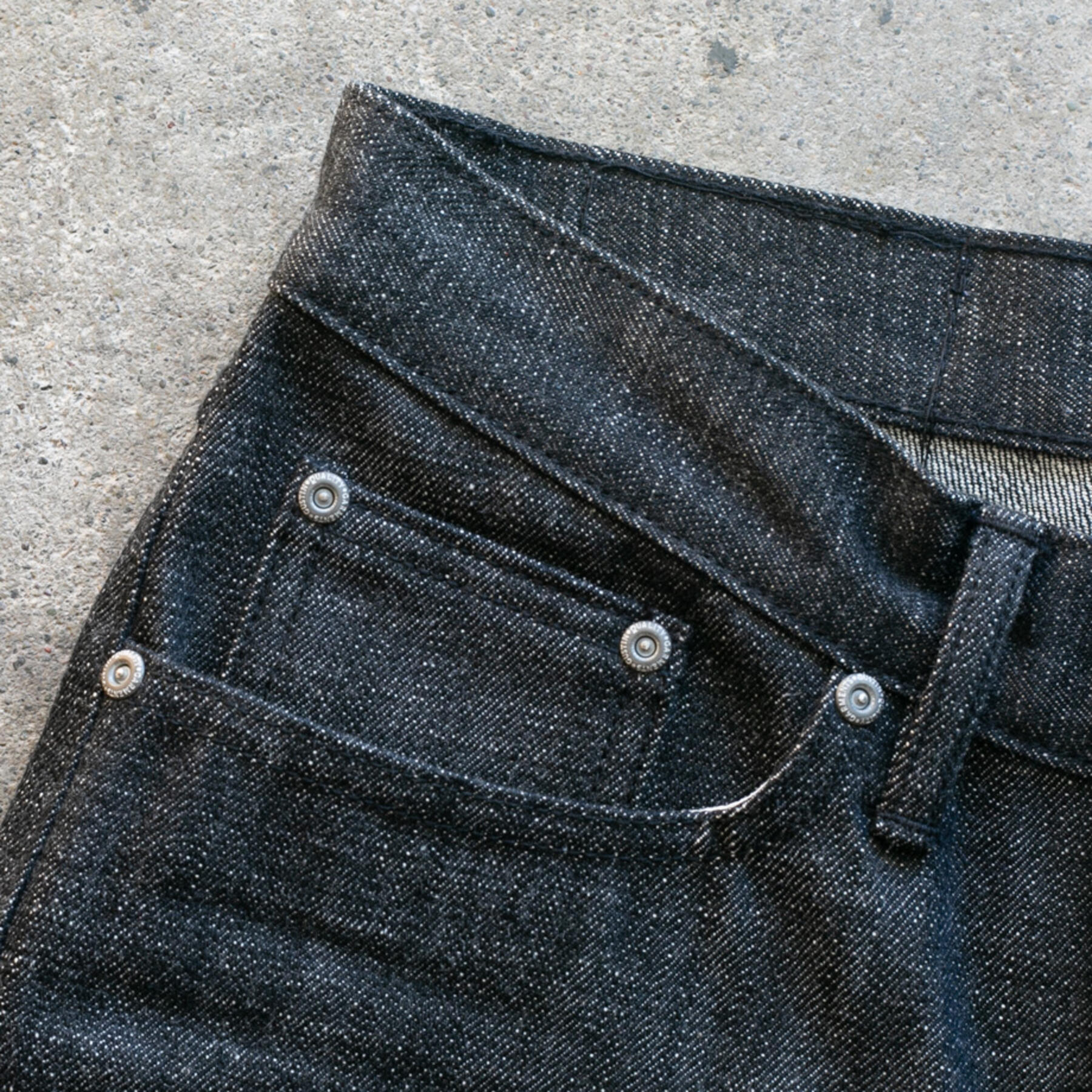 gustin #235 loomstate black