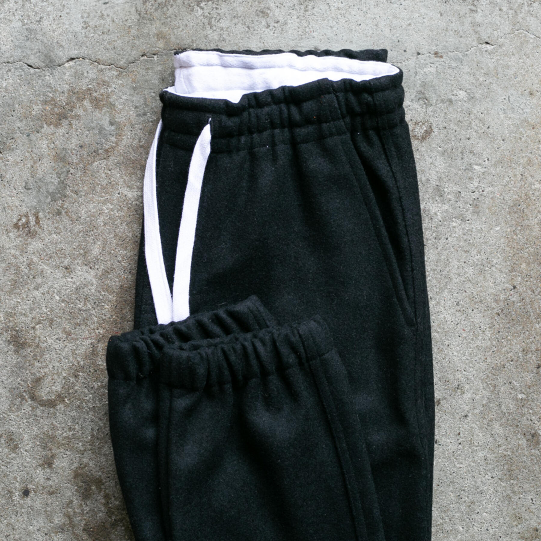 gustin italy melton wool joggers - black