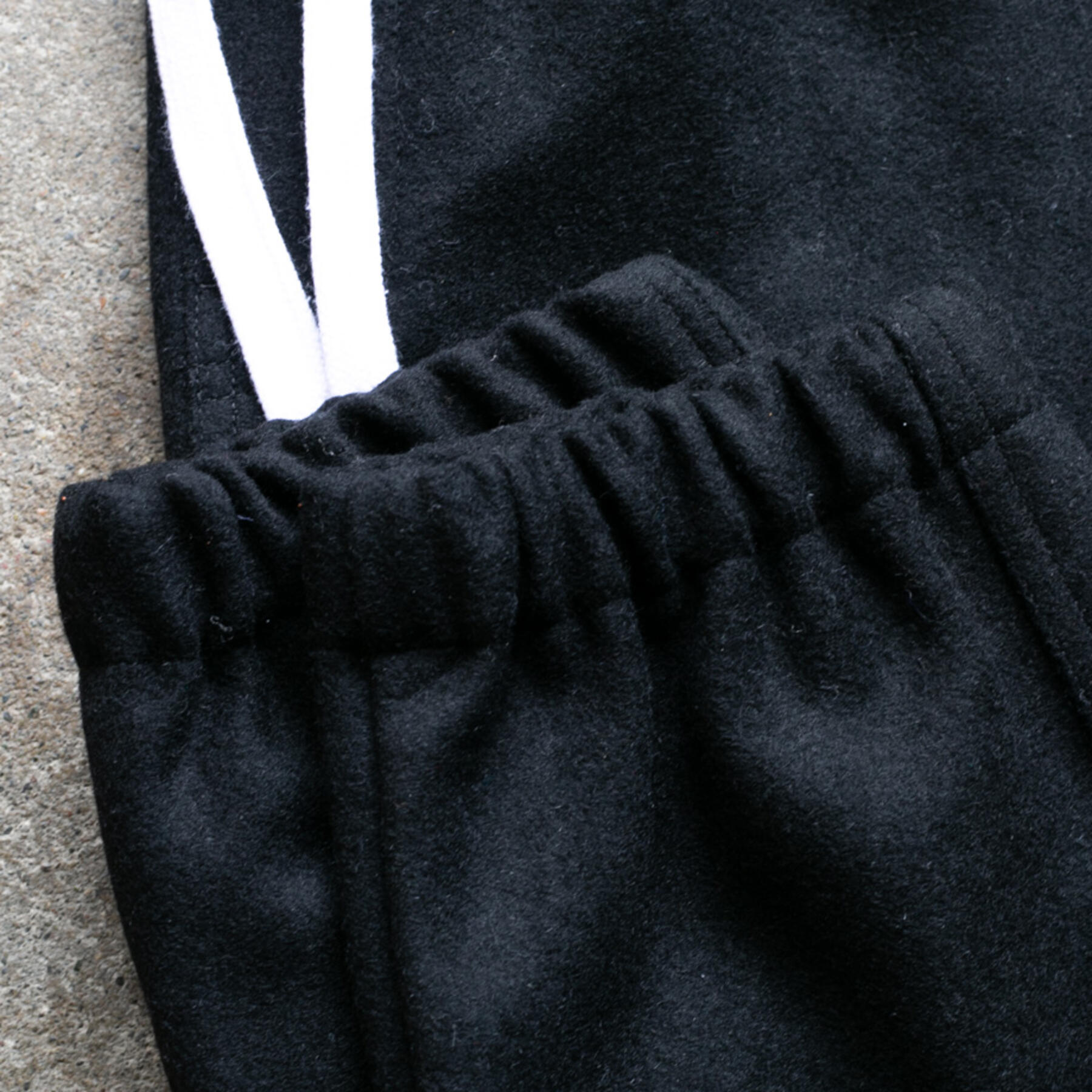 gustin italy melton wool joggers - black