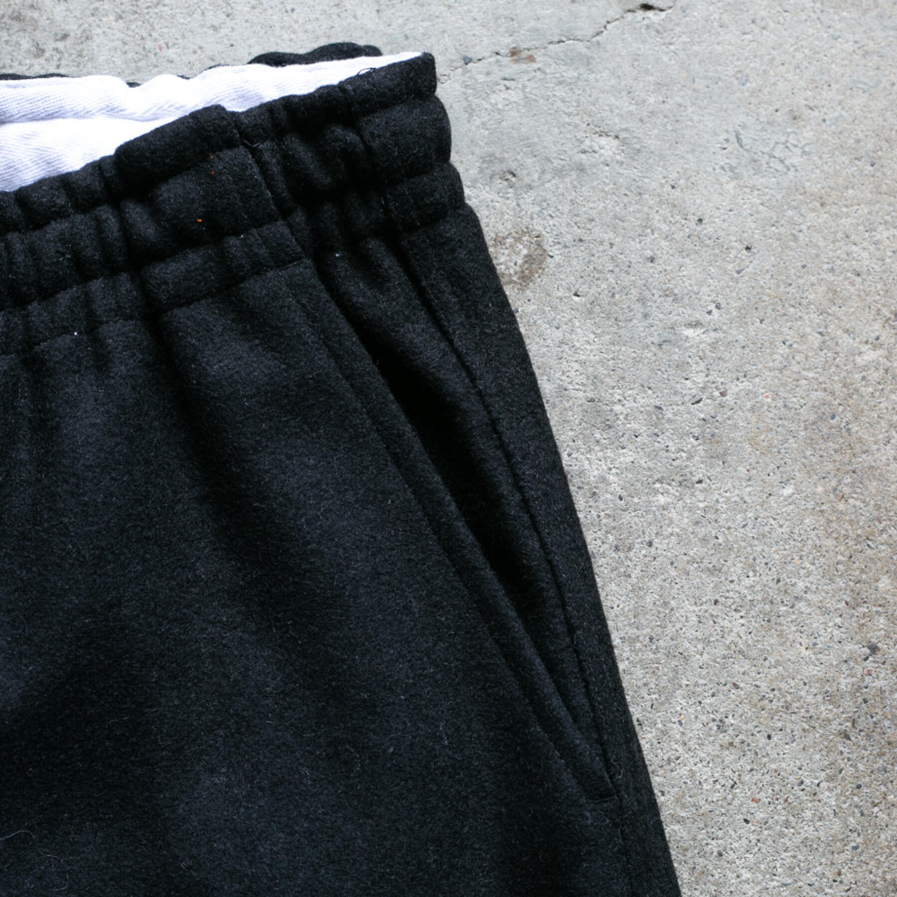 gustin italy melton wool joggers - black
