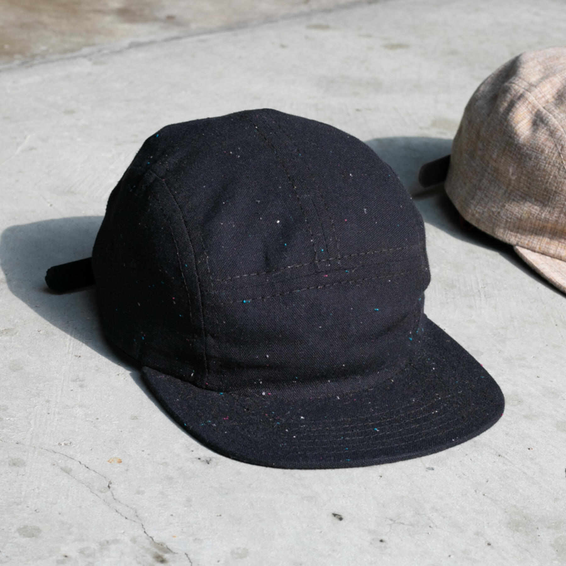 gustin camp hat - black rainbow nep