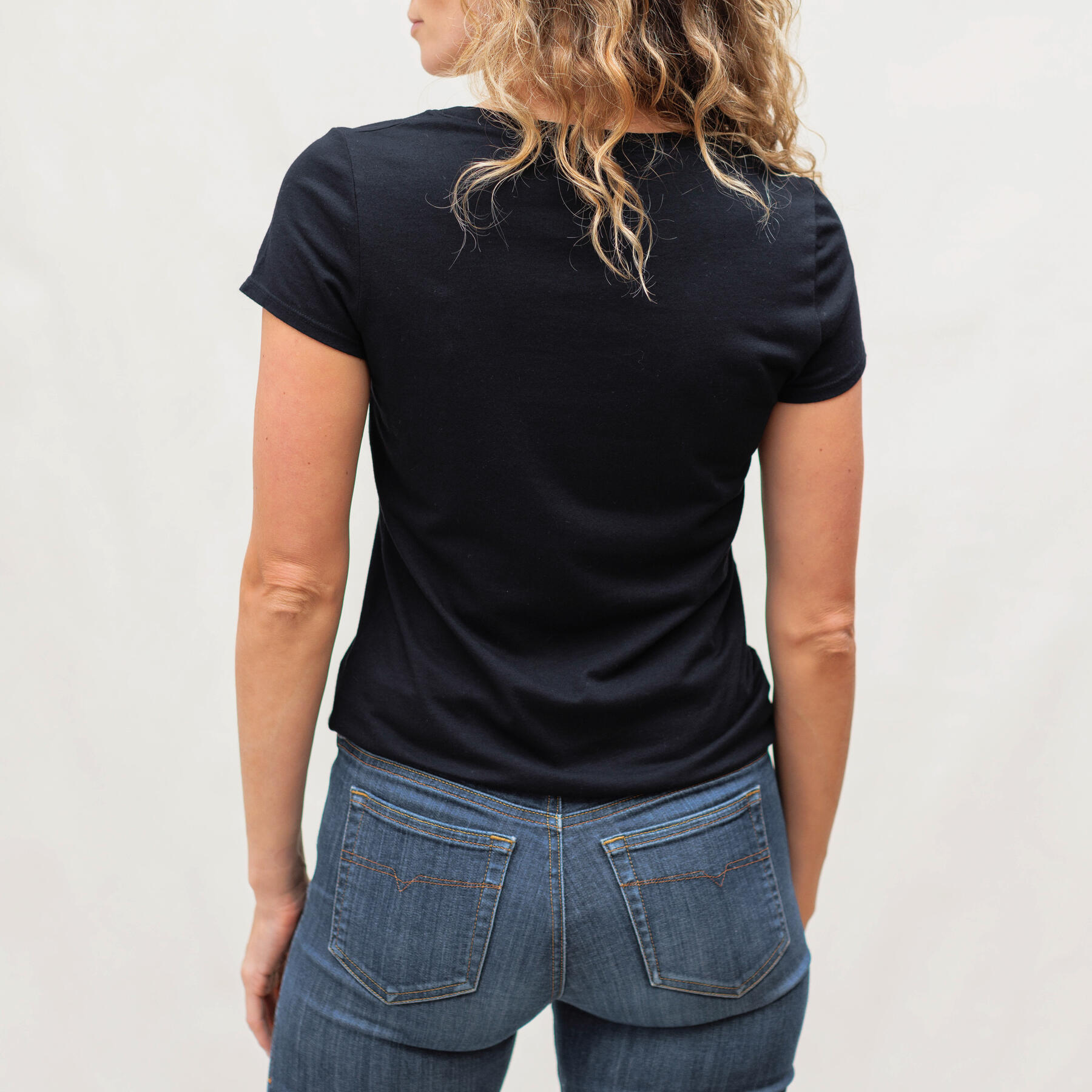 gustin women's v-neck t-shirt 2 pack - black