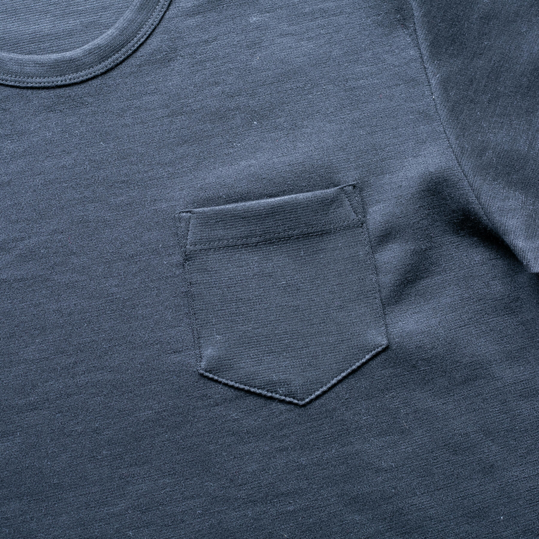 gustin japan wool jersey pocket crew - black