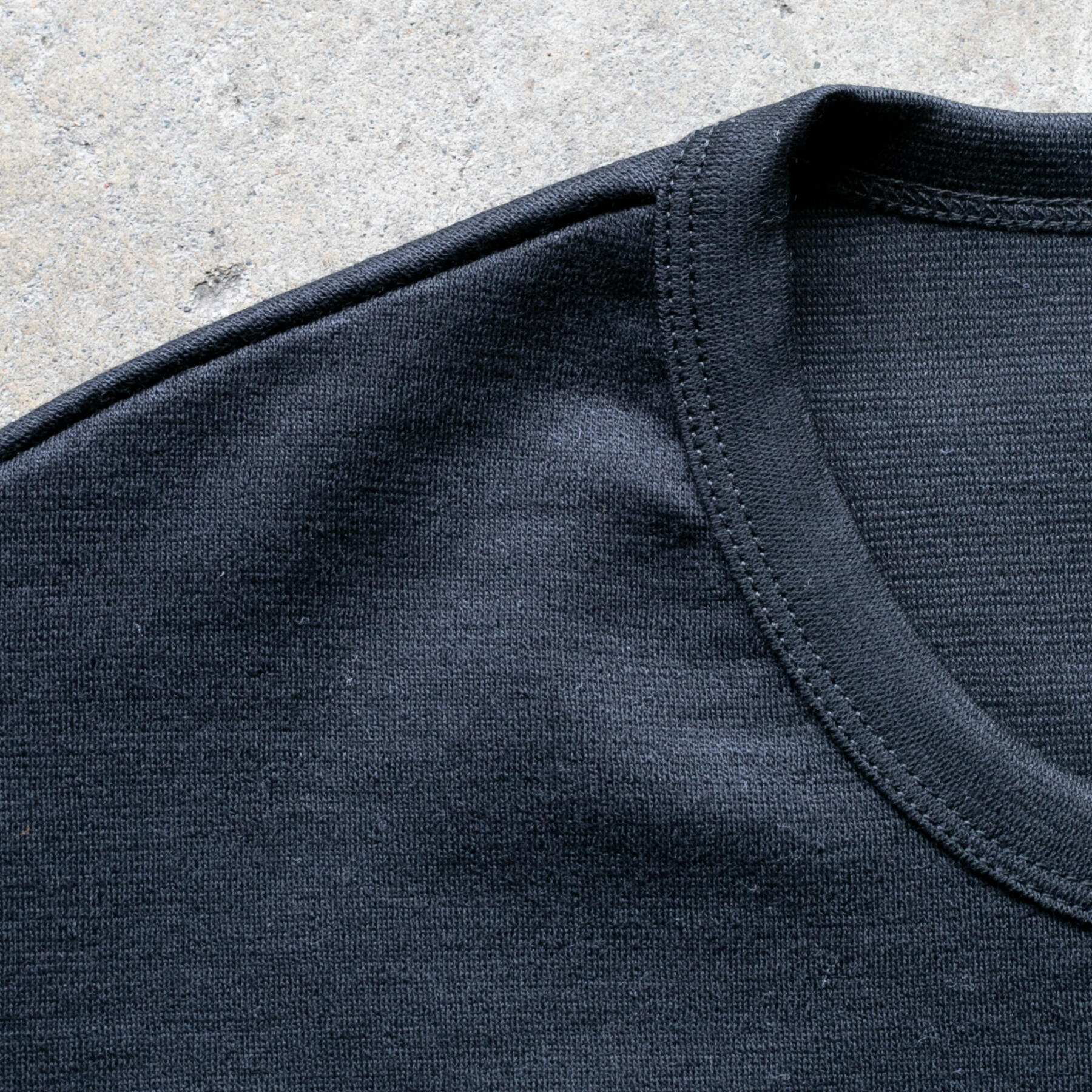 gustin japan wool jersey pocket crew - black