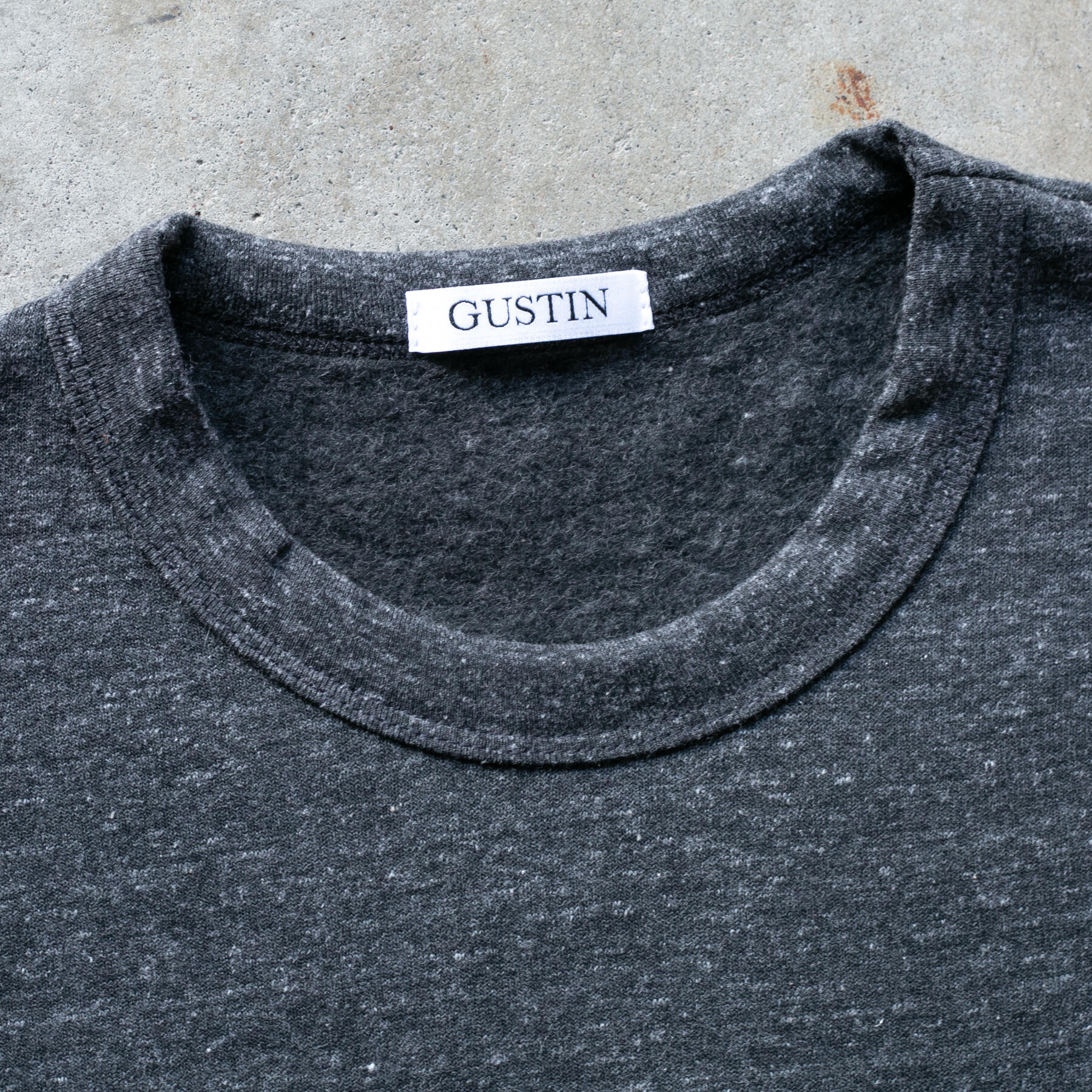 gustin fleece pocket crewneck - heather charcoal