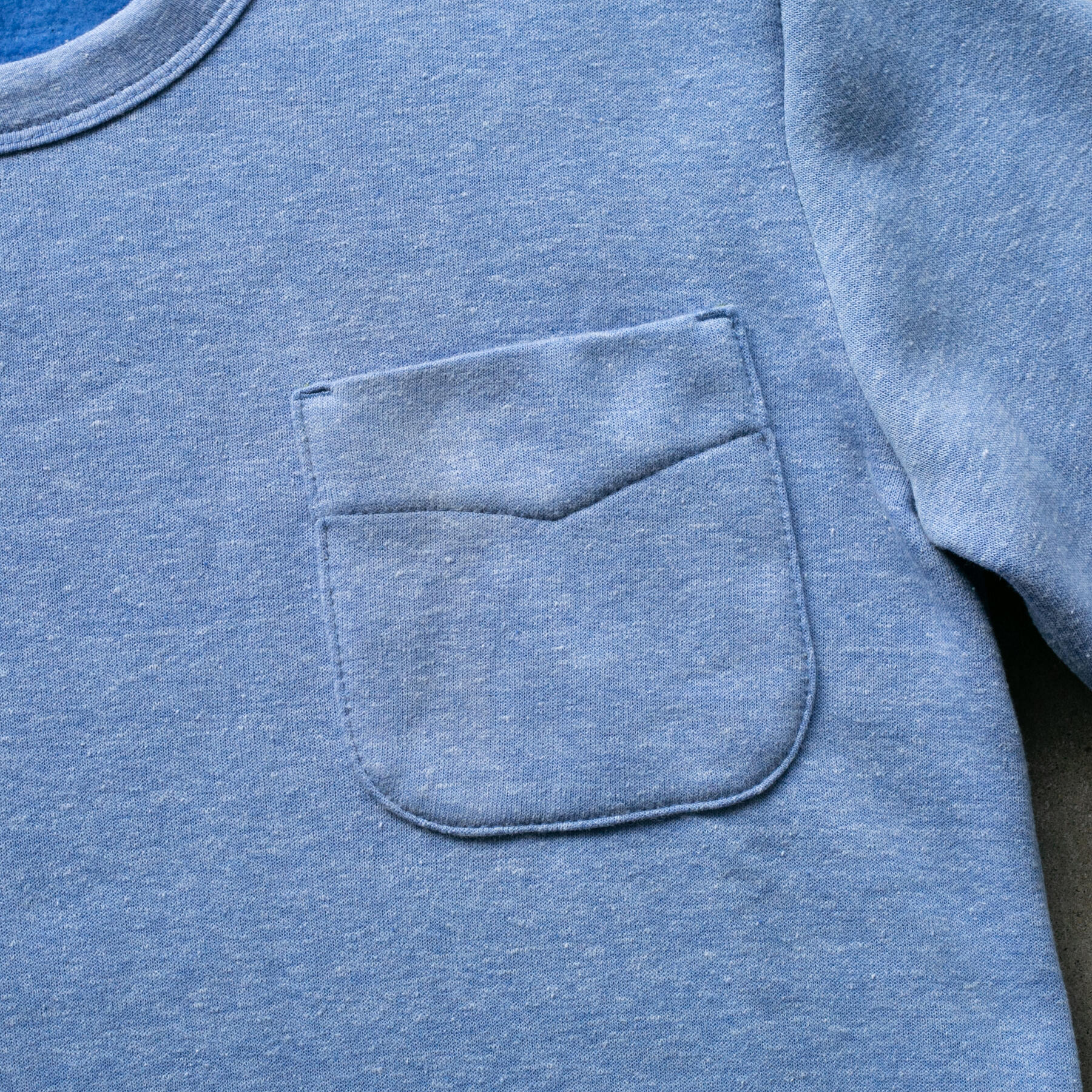 gustin fleece pocket crewneck - heather sky