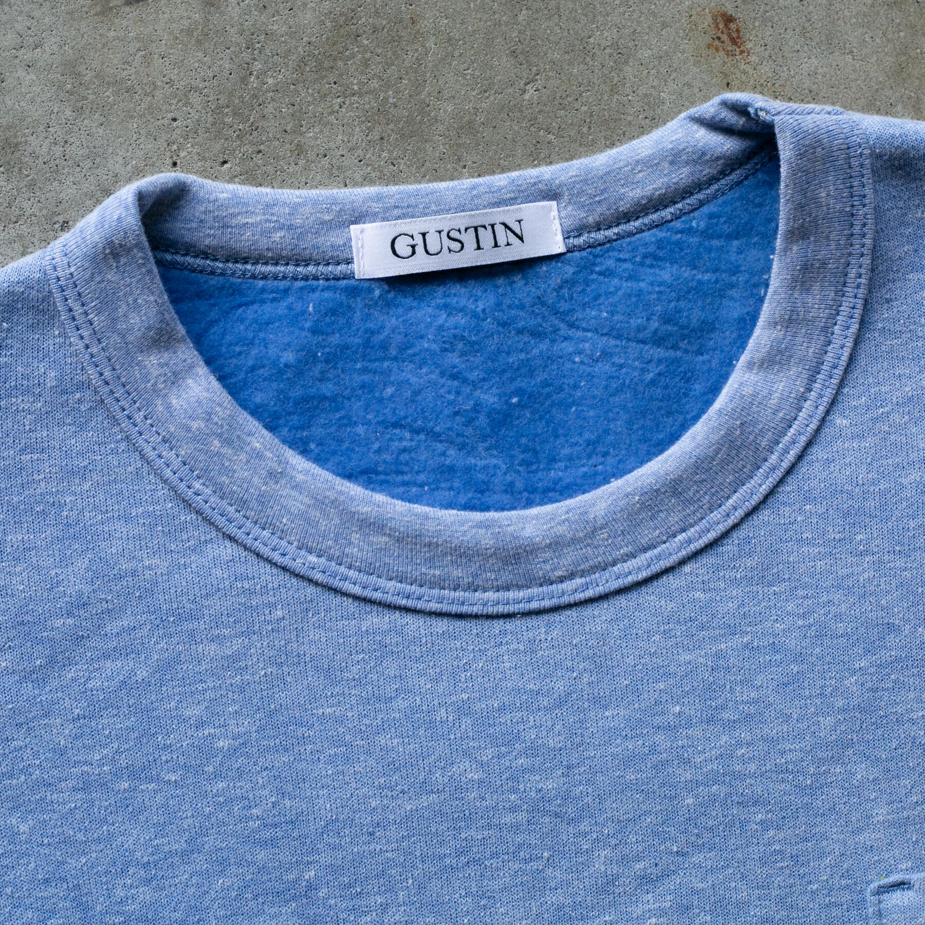 gustin fleece pocket crewneck - heather sky