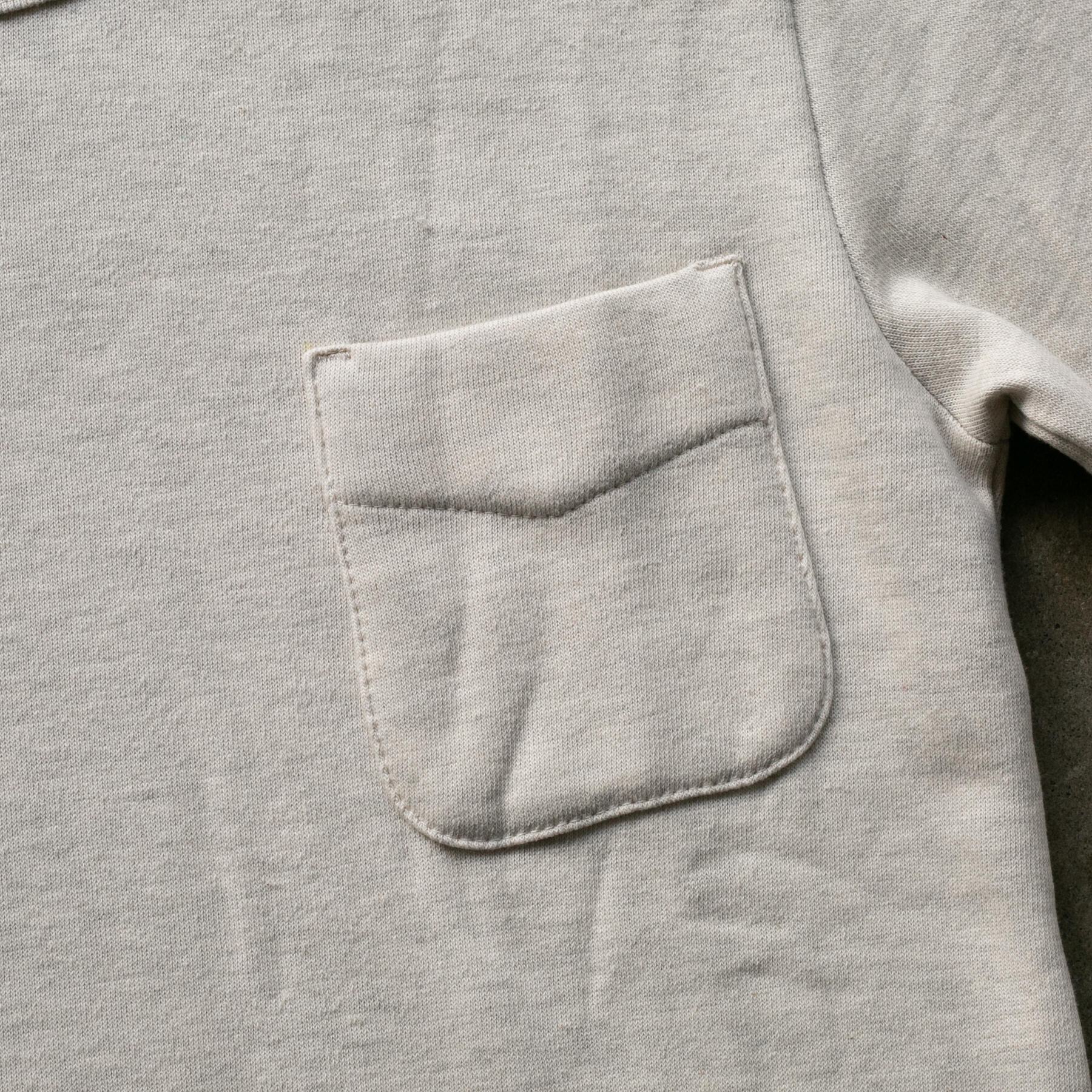 gustin fleece pocket crewneck - heather oatmeal