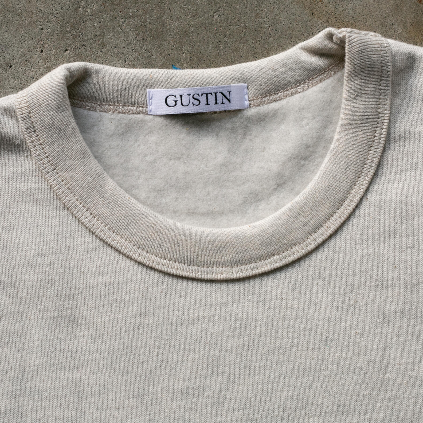 gustin fleece pocket crewneck - heather oatmeal