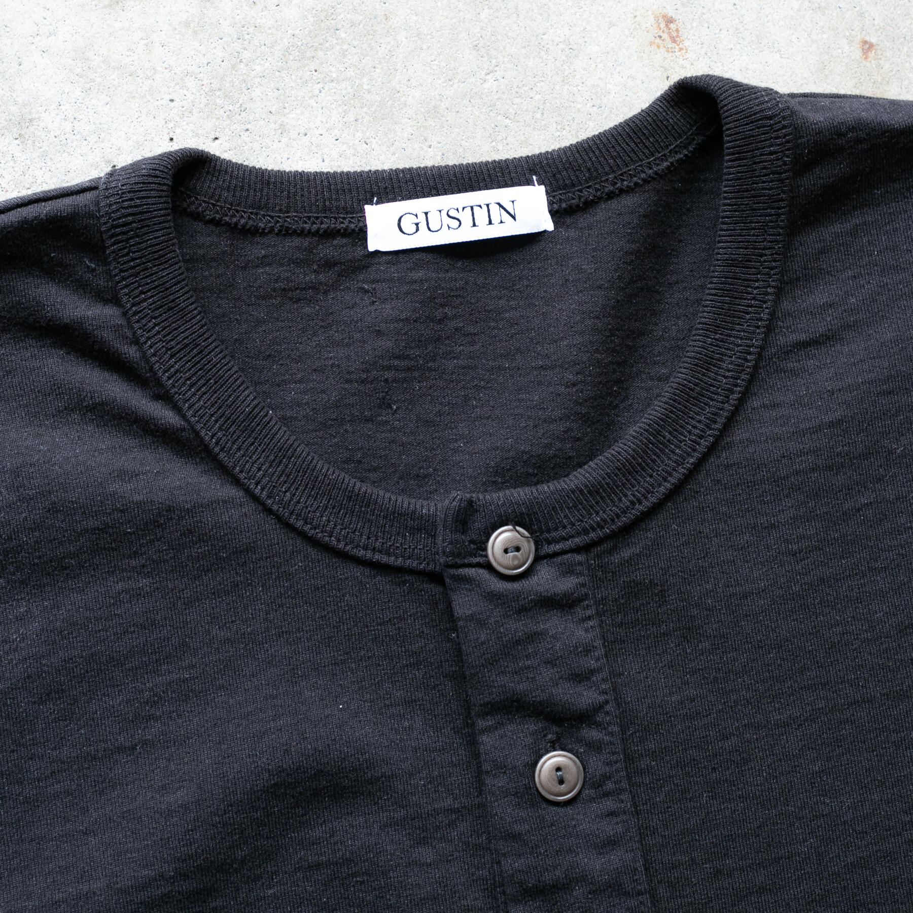 gustin american heavy henley - black