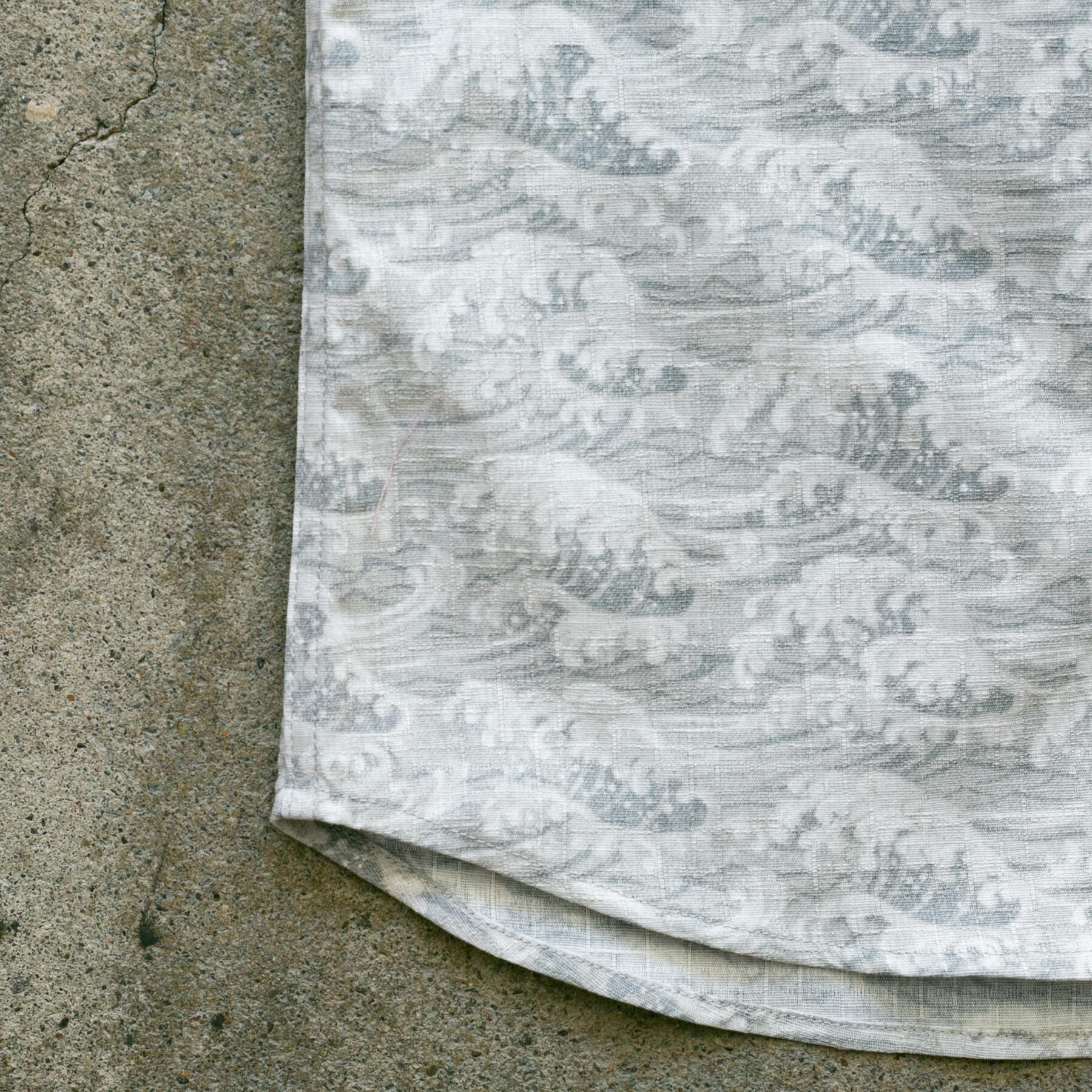 gustin #992 greyscale waves short sleeve shirt