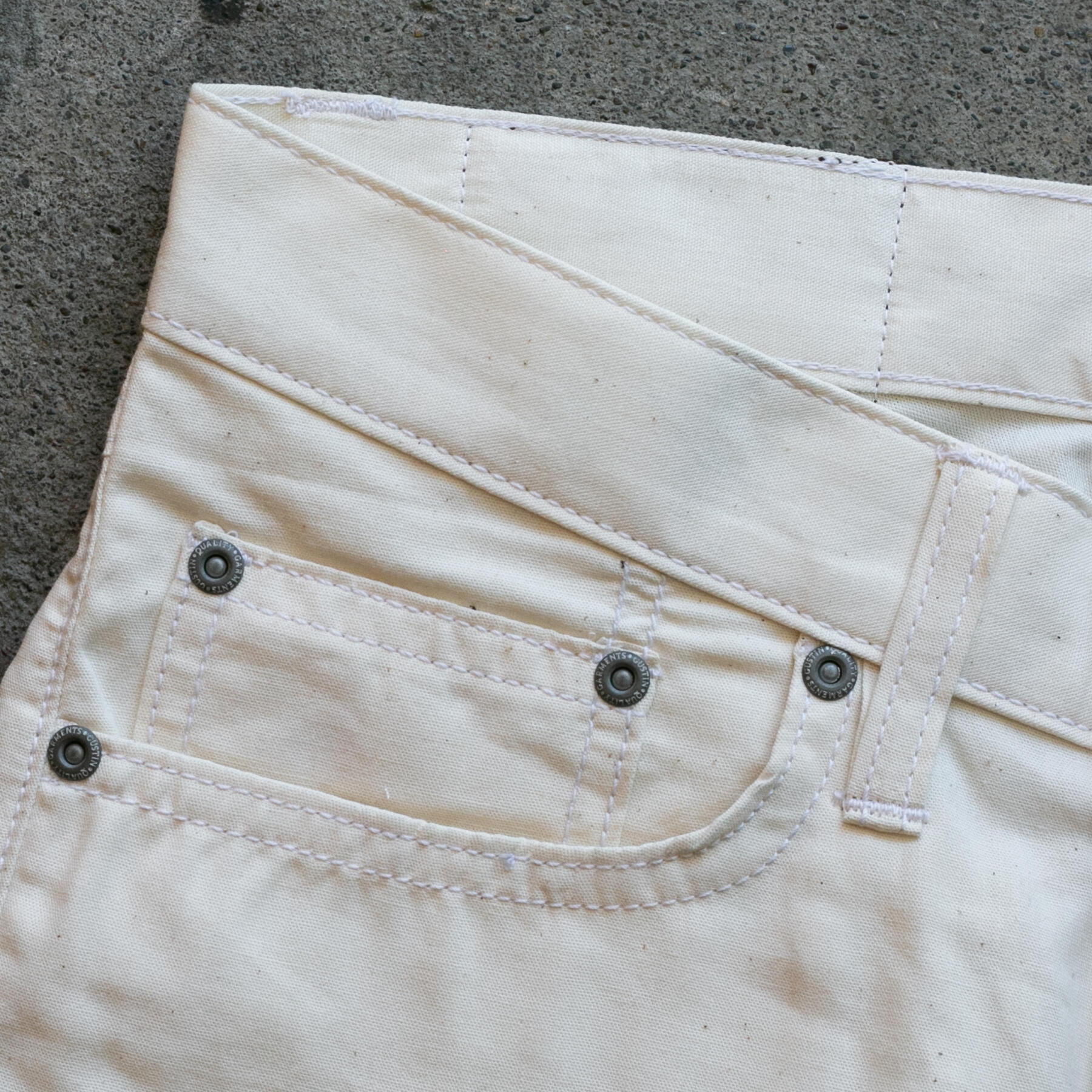 gustin #584 featherweight selvedge chambray - natural