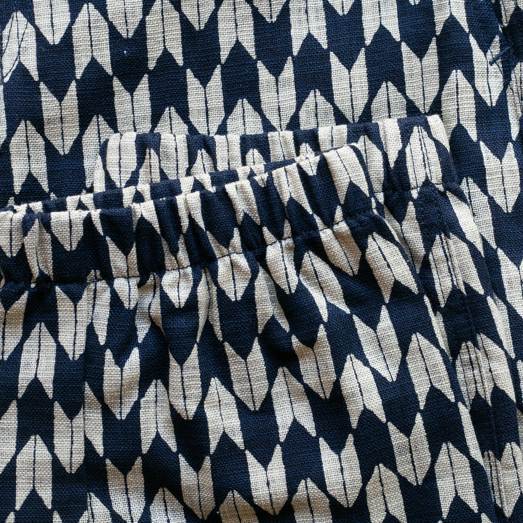 gustin #6 japan retro print joggers - chevrons
