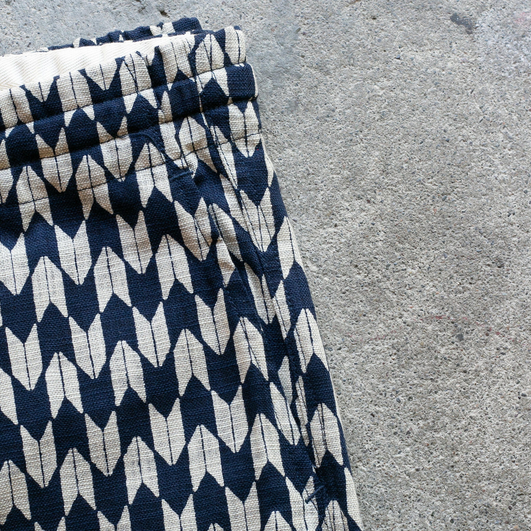 gustin #6 japan retro print joggers - chevrons