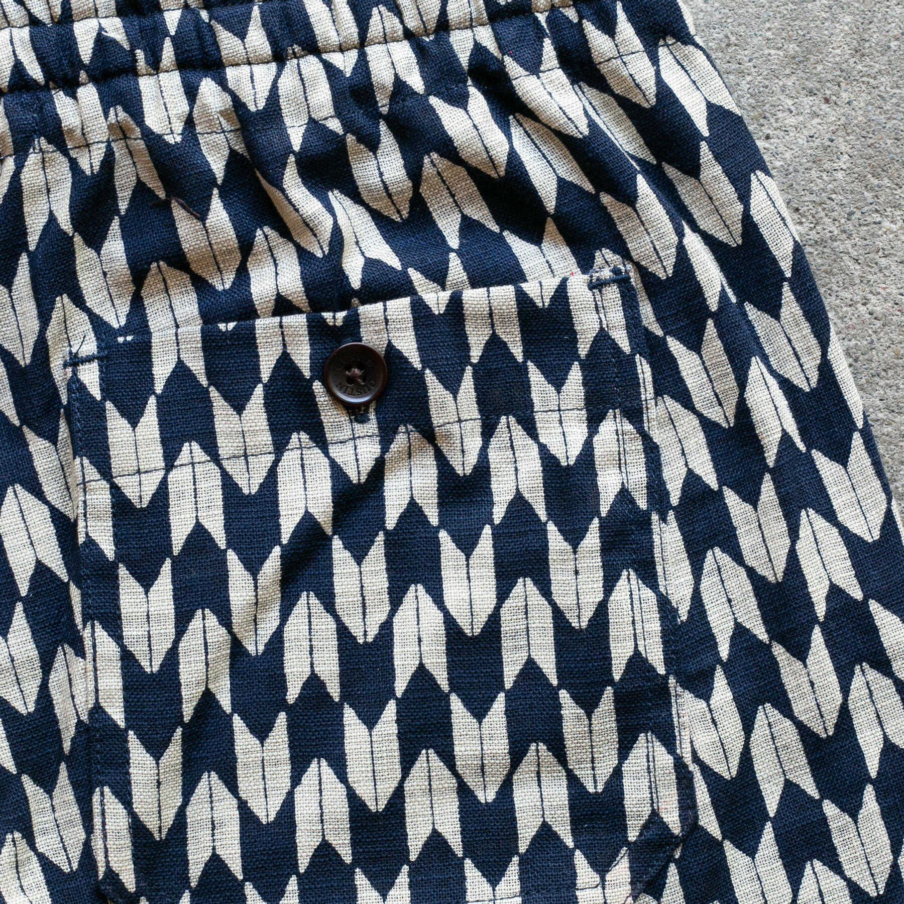 gustin #6 japan retro print joggers - chevrons