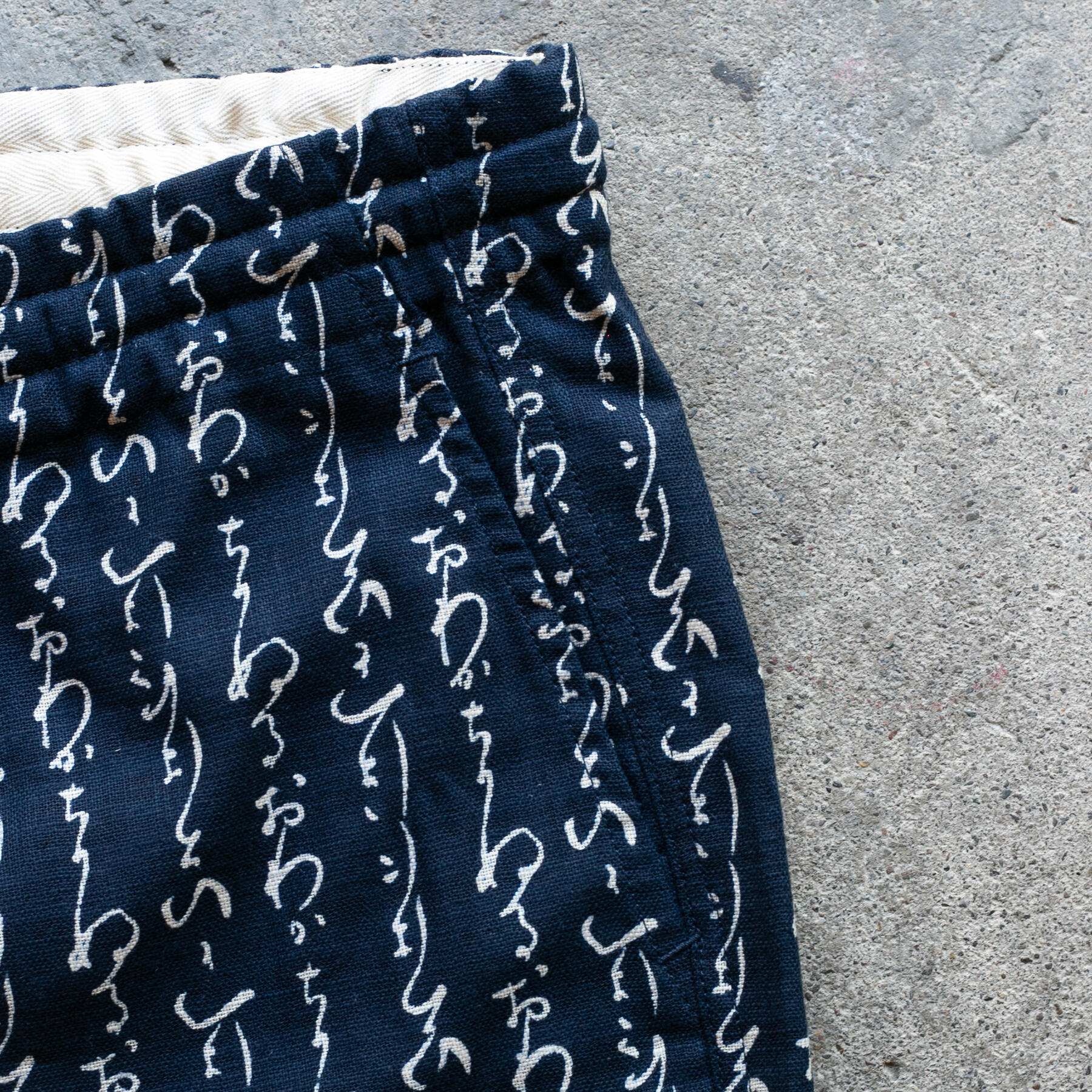 gustin #37 japan retro print joggers - symbols