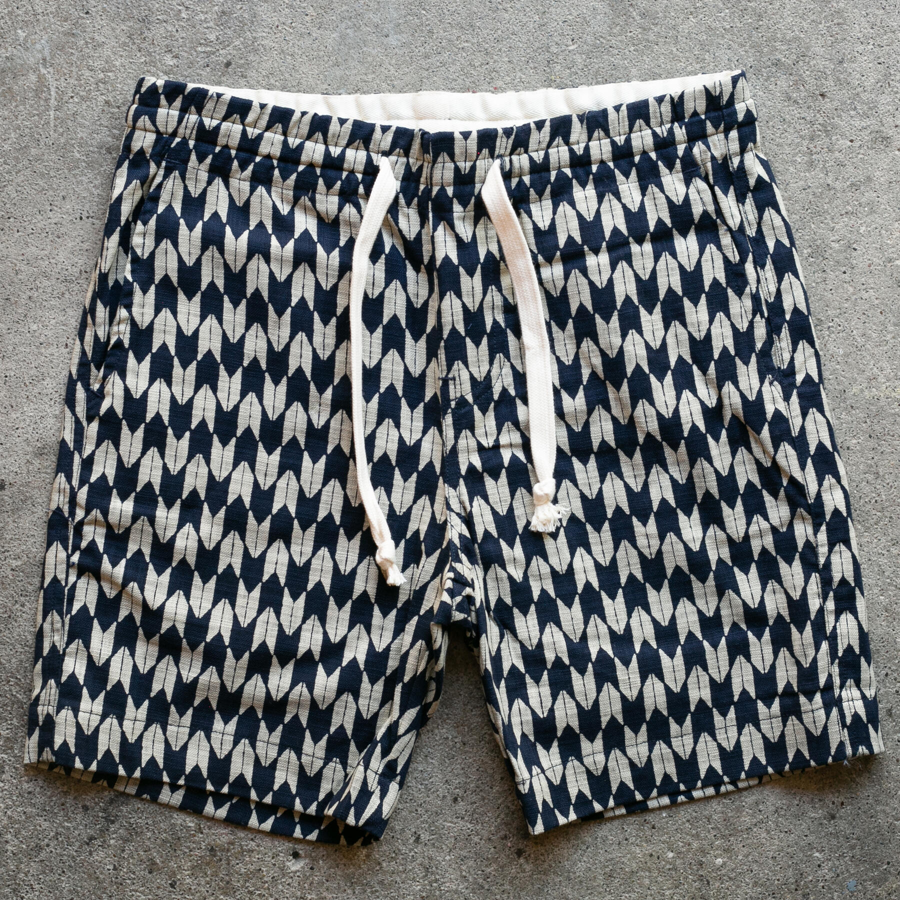 gustin #92 japan retro print shorts - chevrons