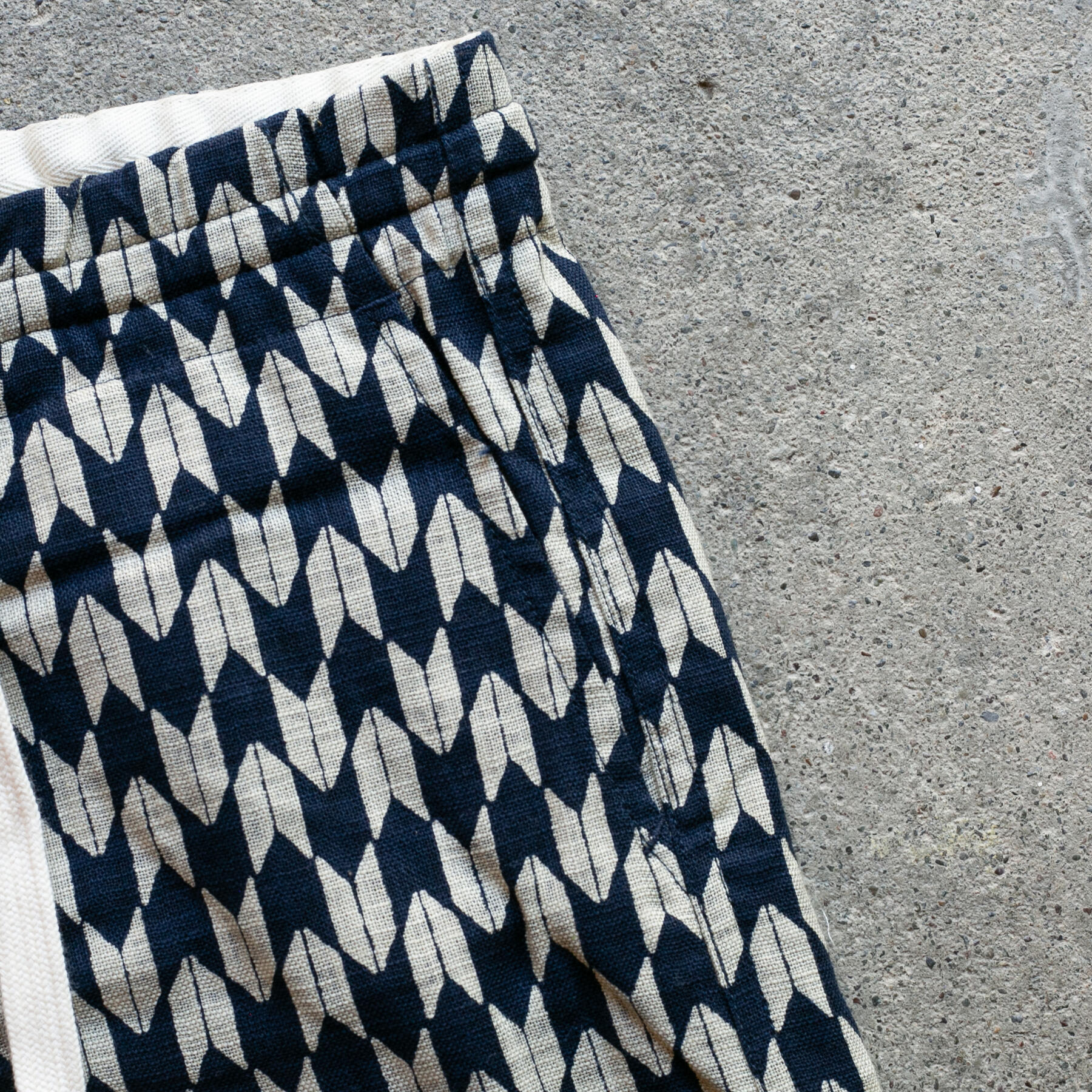 gustin #92 japan retro print shorts - chevrons