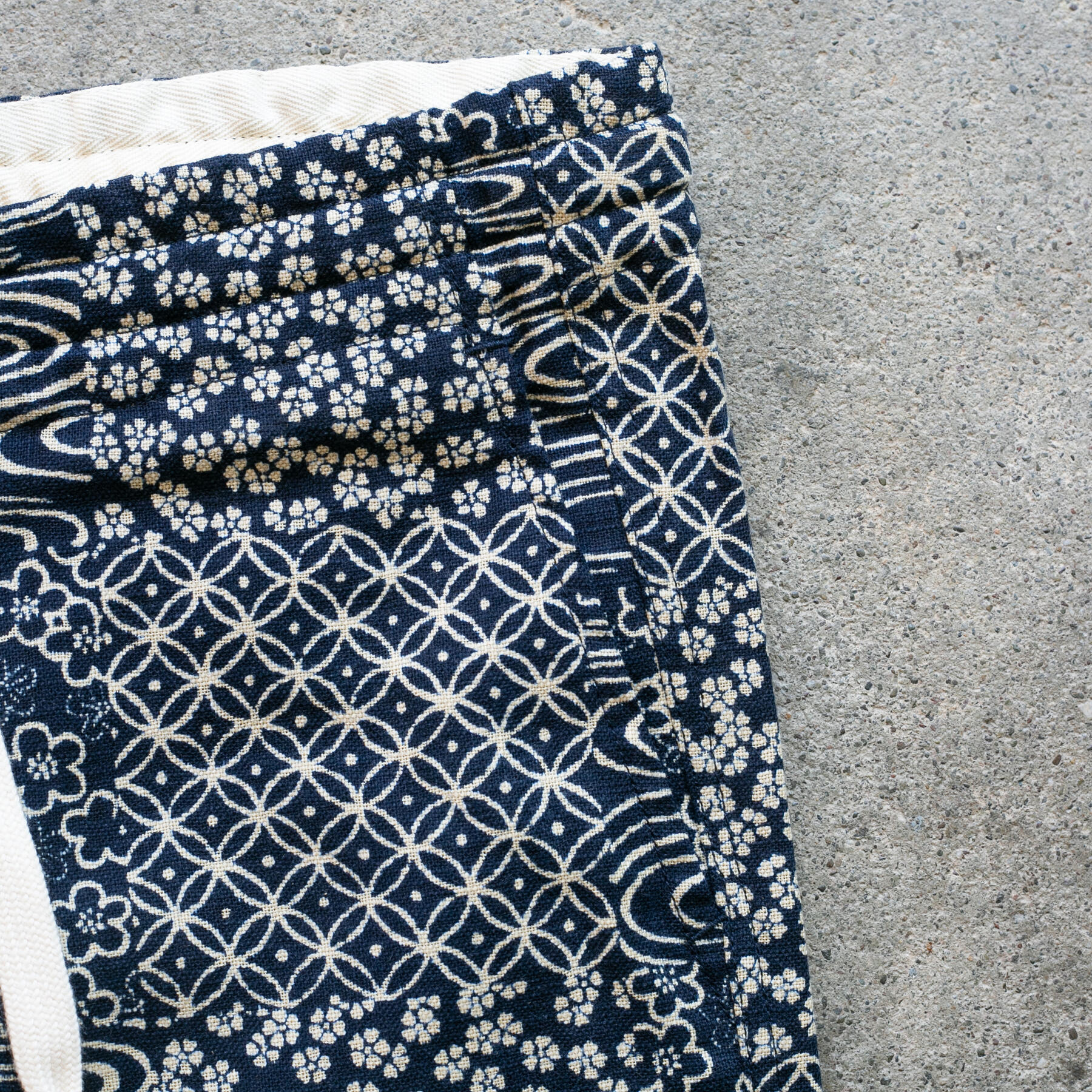 gustin #2 japan navy patchwork joggers