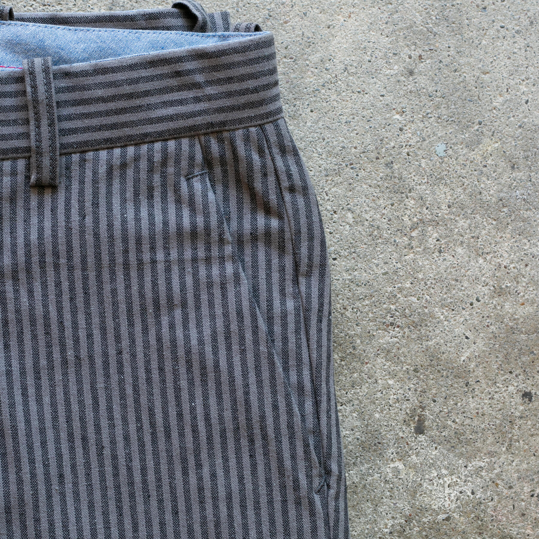 gustin #244 charcoal x titanium stripe chinos