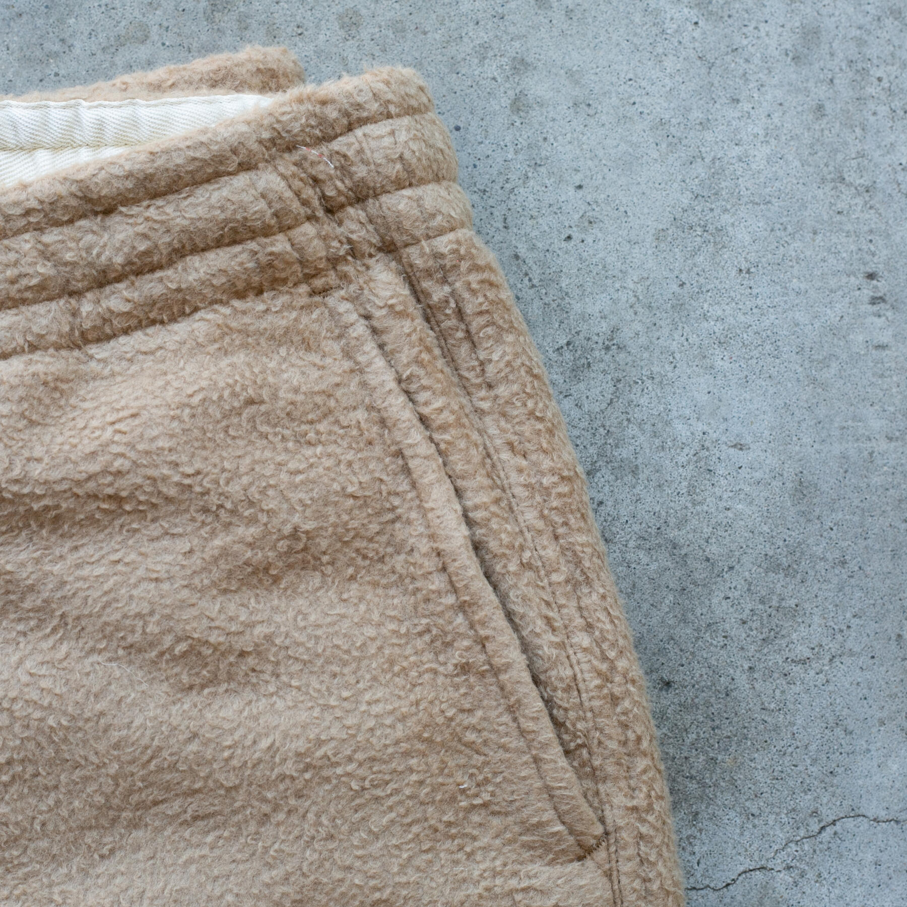 gustin #38 japan monster fleece joggers - camel