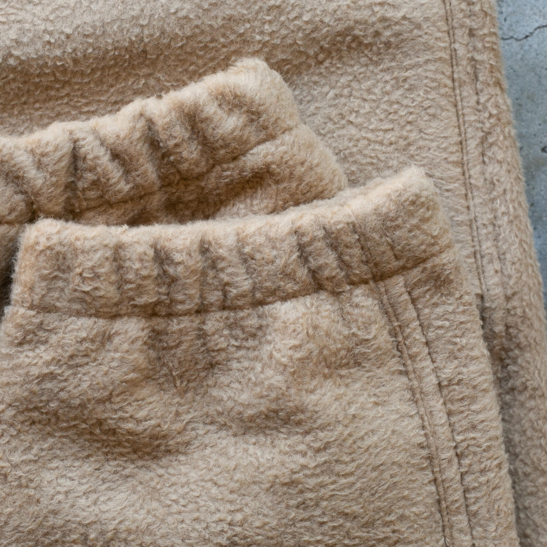 gustin #38 japan monster fleece joggers - camel