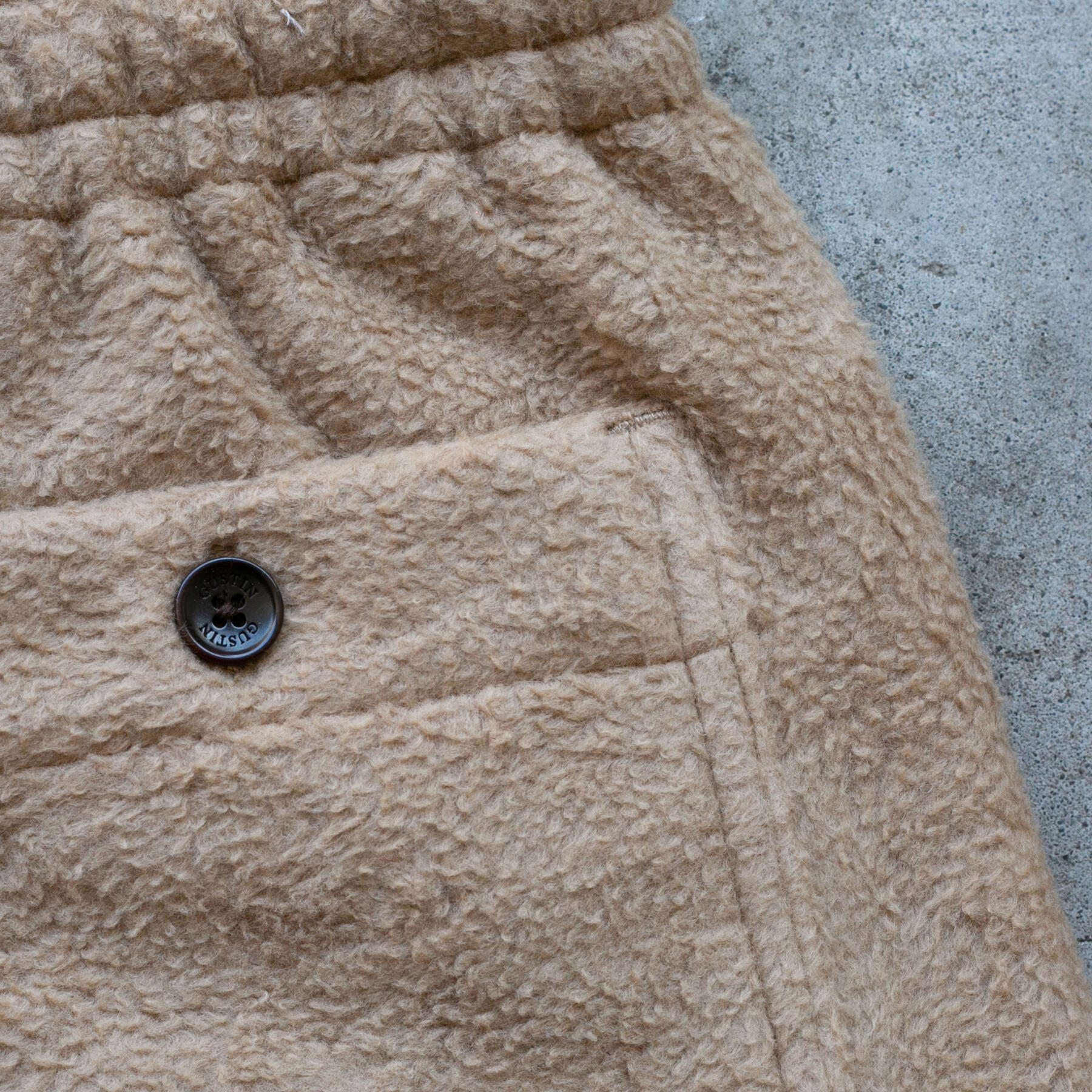 gustin #38 japan monster fleece joggers - camel