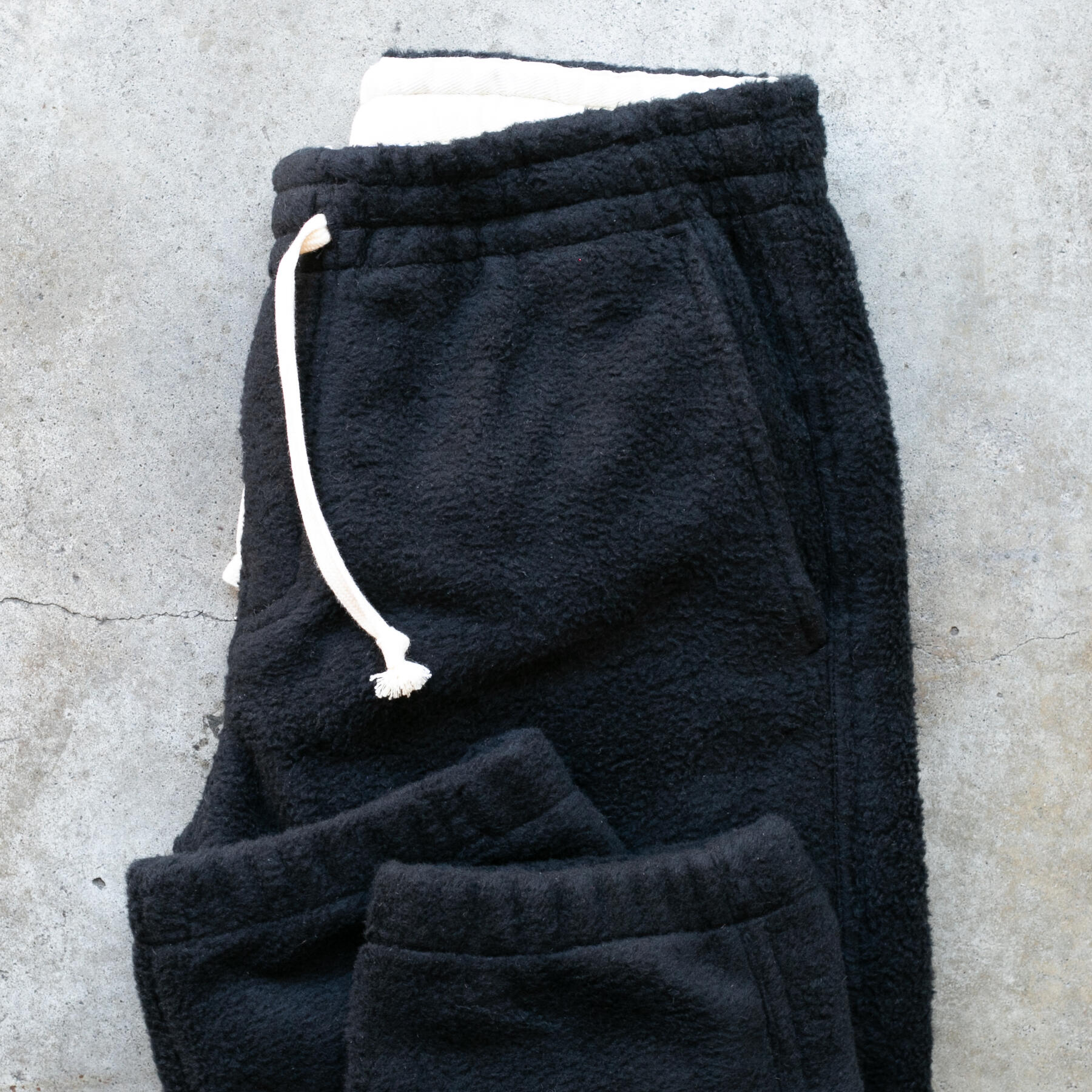 gustin #14 japan monster fleece joggers - black
