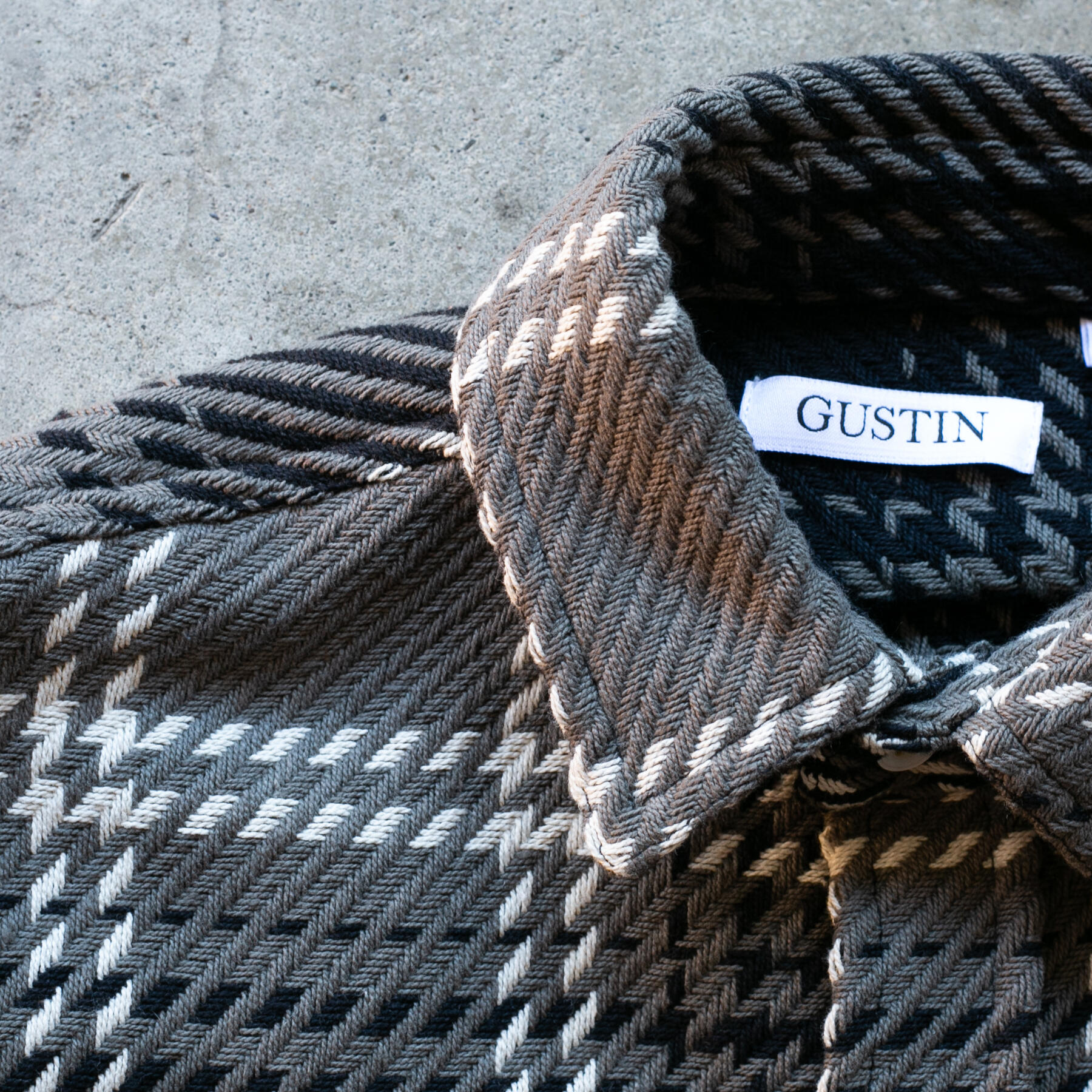 gustin #1261 monster rope shirt - greyscale