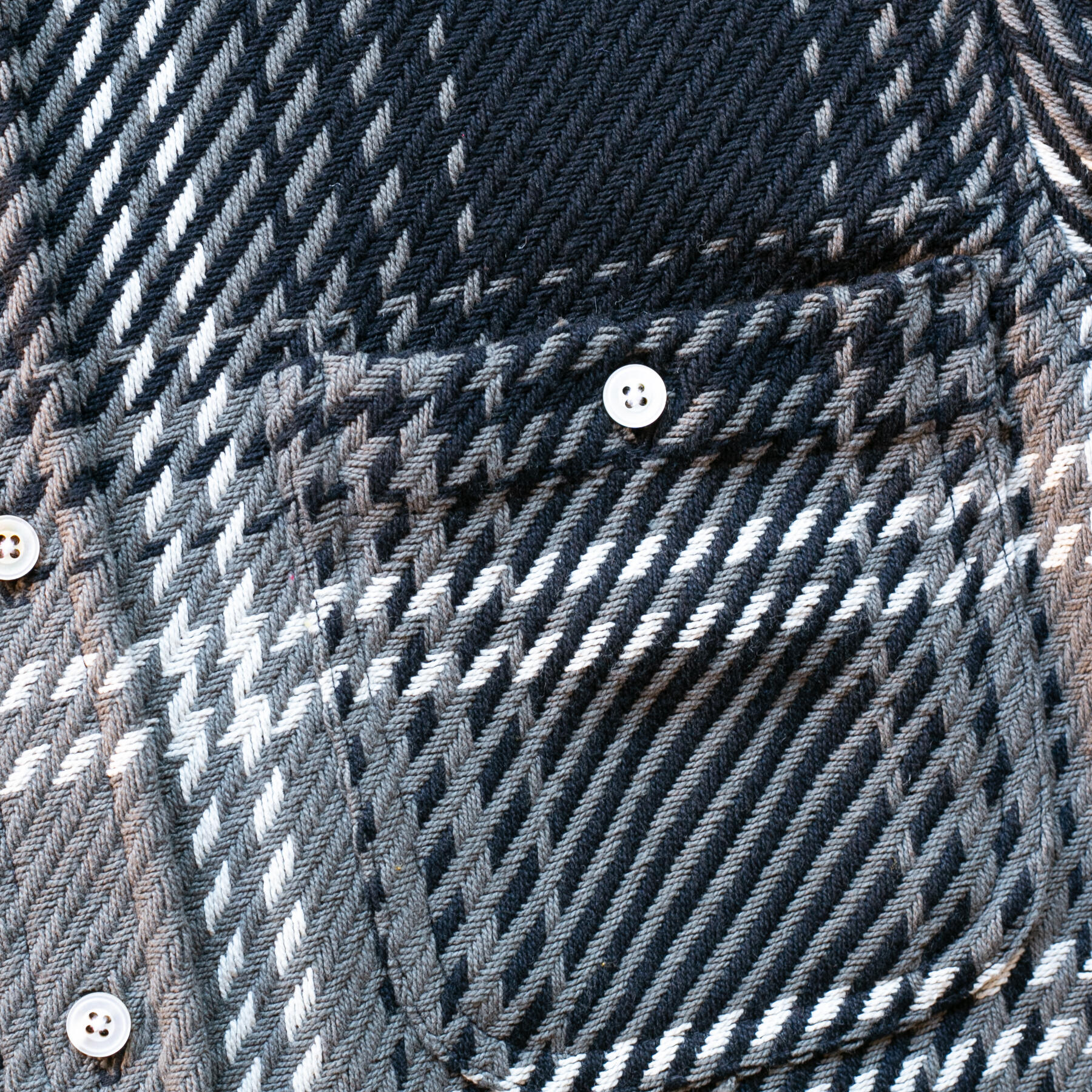 gustin #1261 monster rope shirt - greyscale