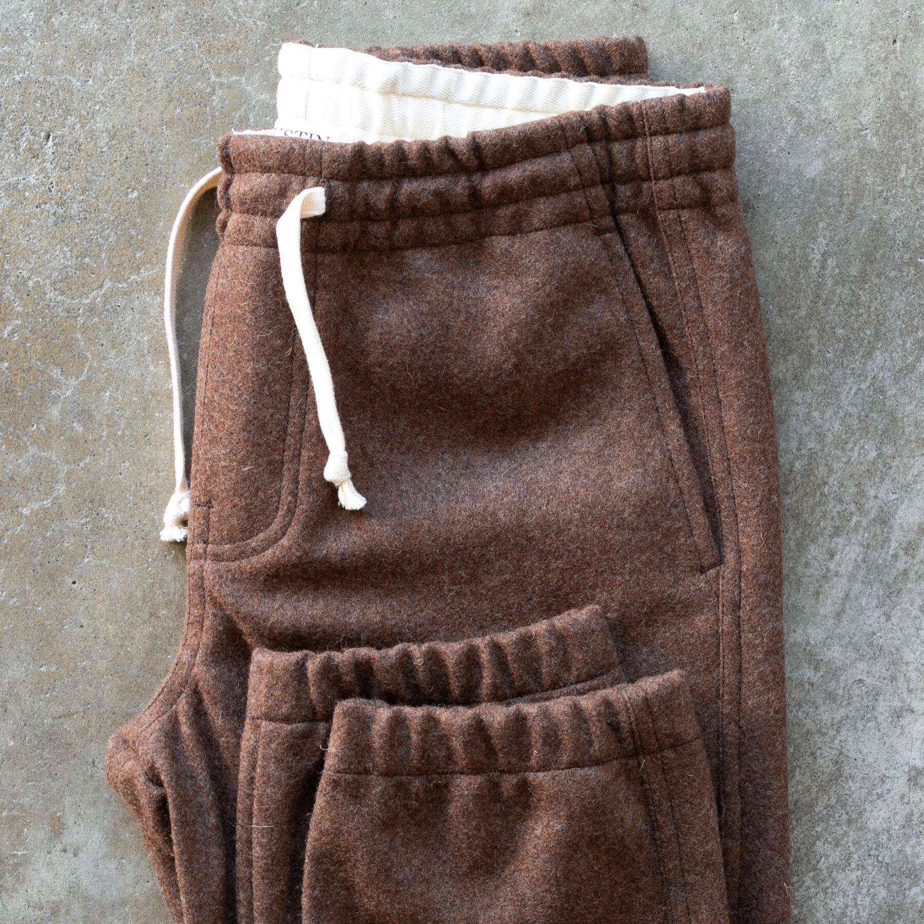 gustin #4 japan rustic wool joggers - rust