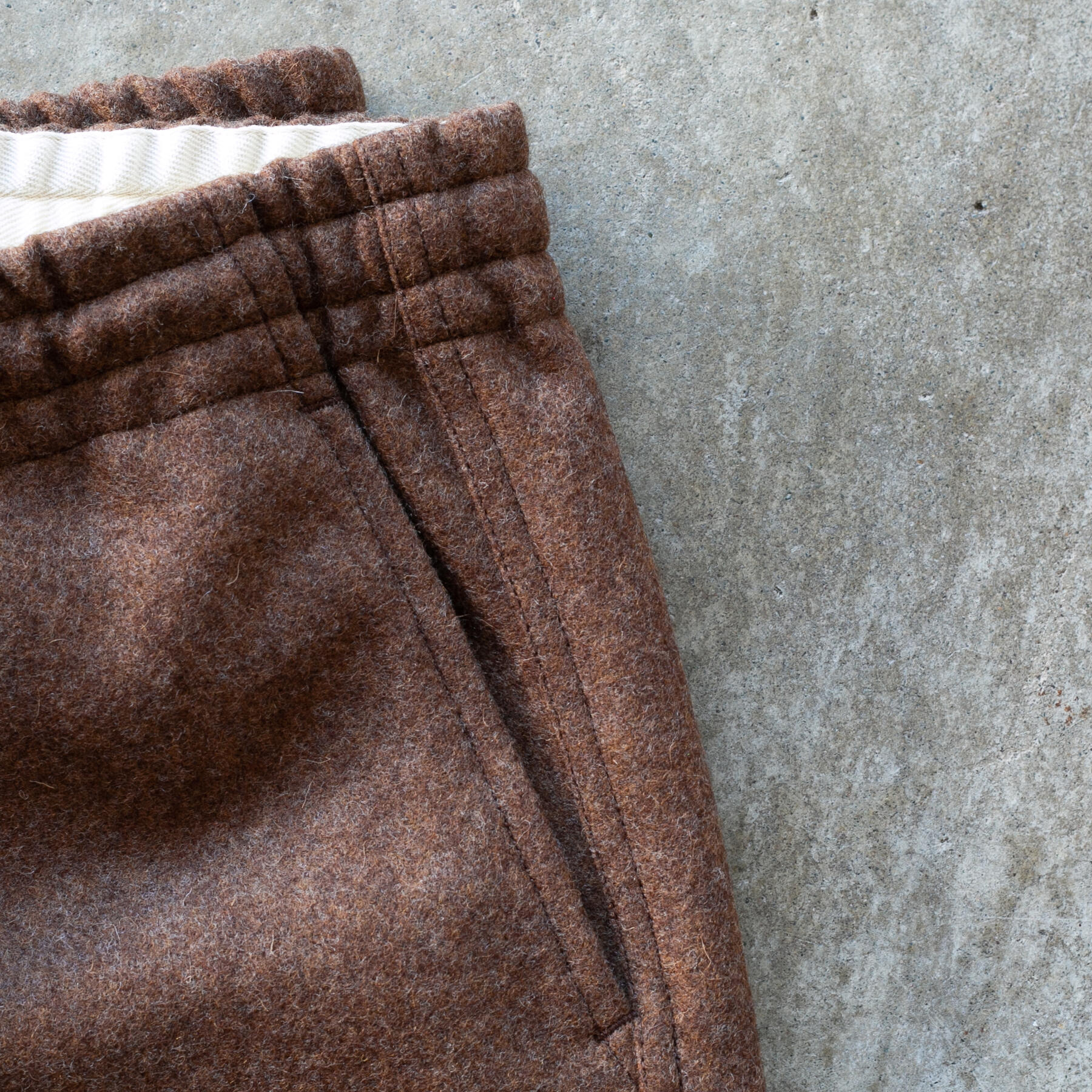 gustin #4 japan rustic wool joggers - rust