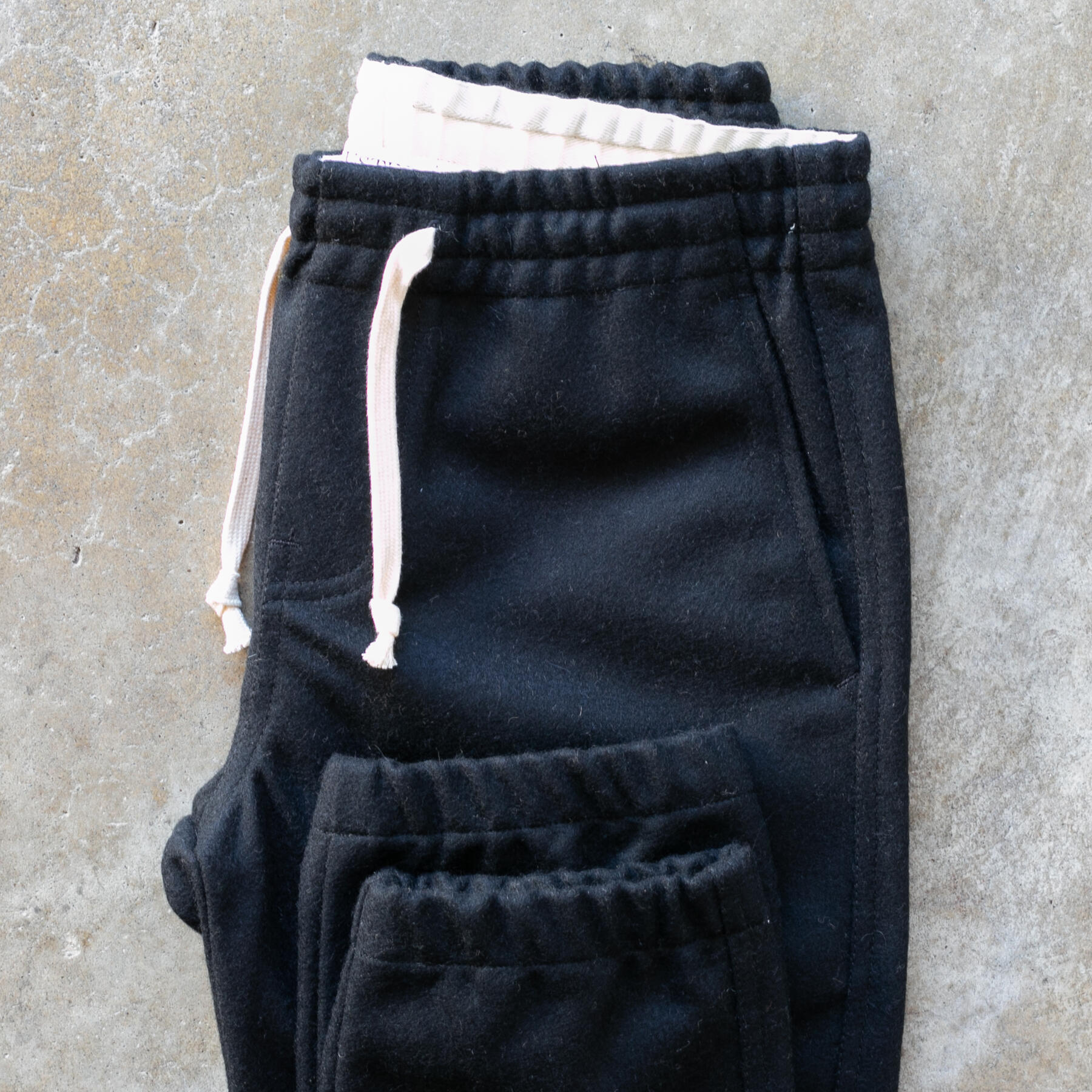 gustin #46 japan rustic wool joggers - black