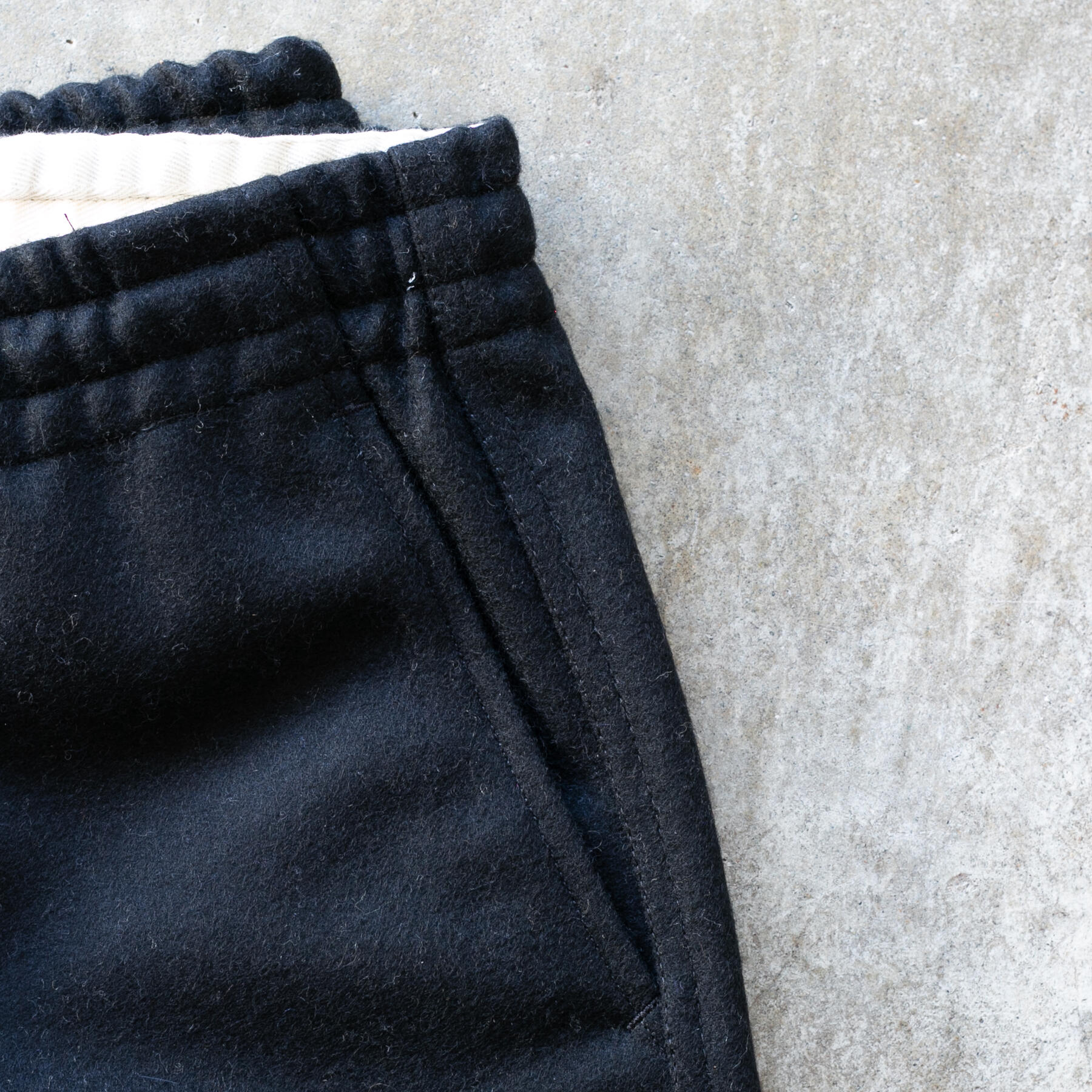 gustin #46 japan rustic wool joggers - black