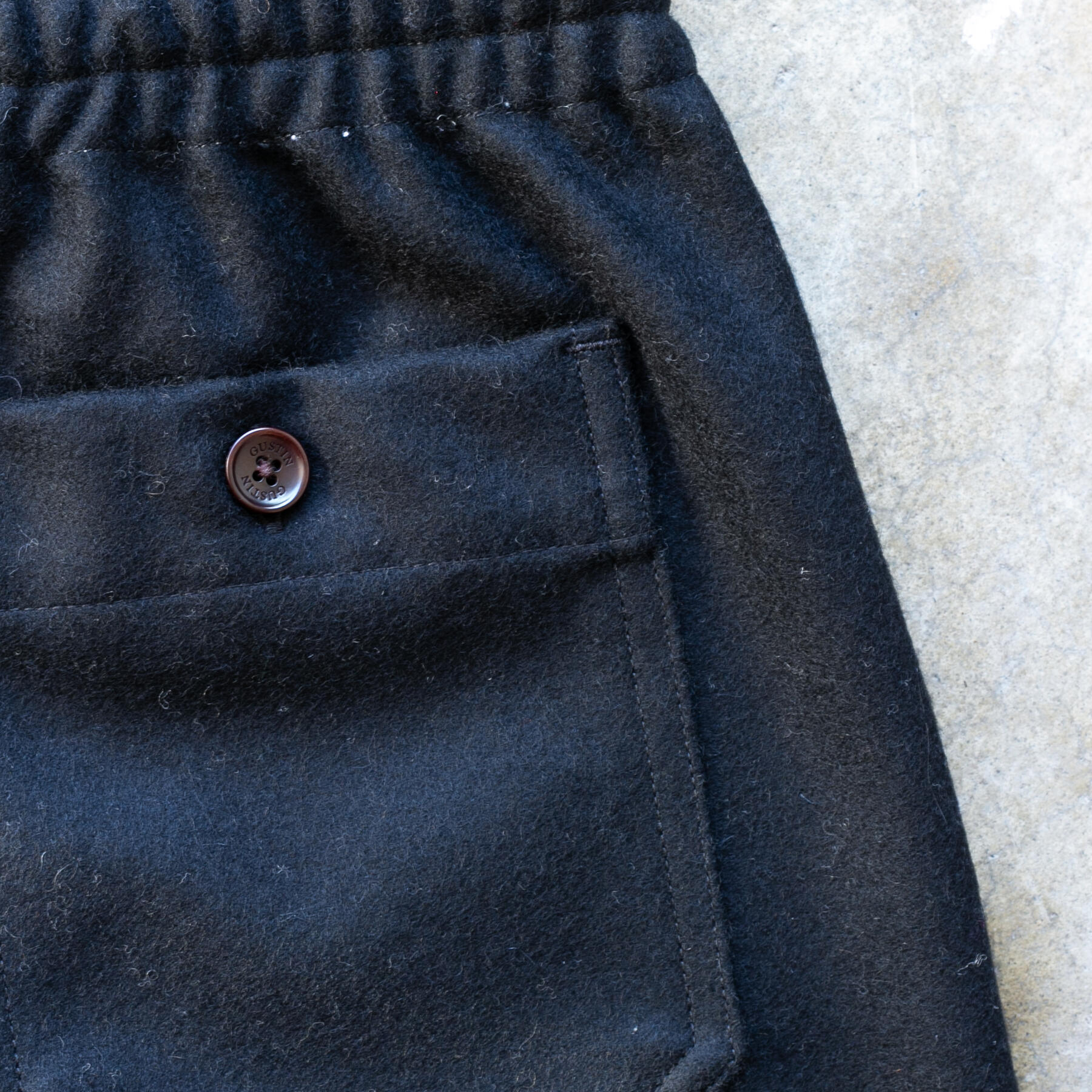 gustin #46 japan rustic wool joggers - black
