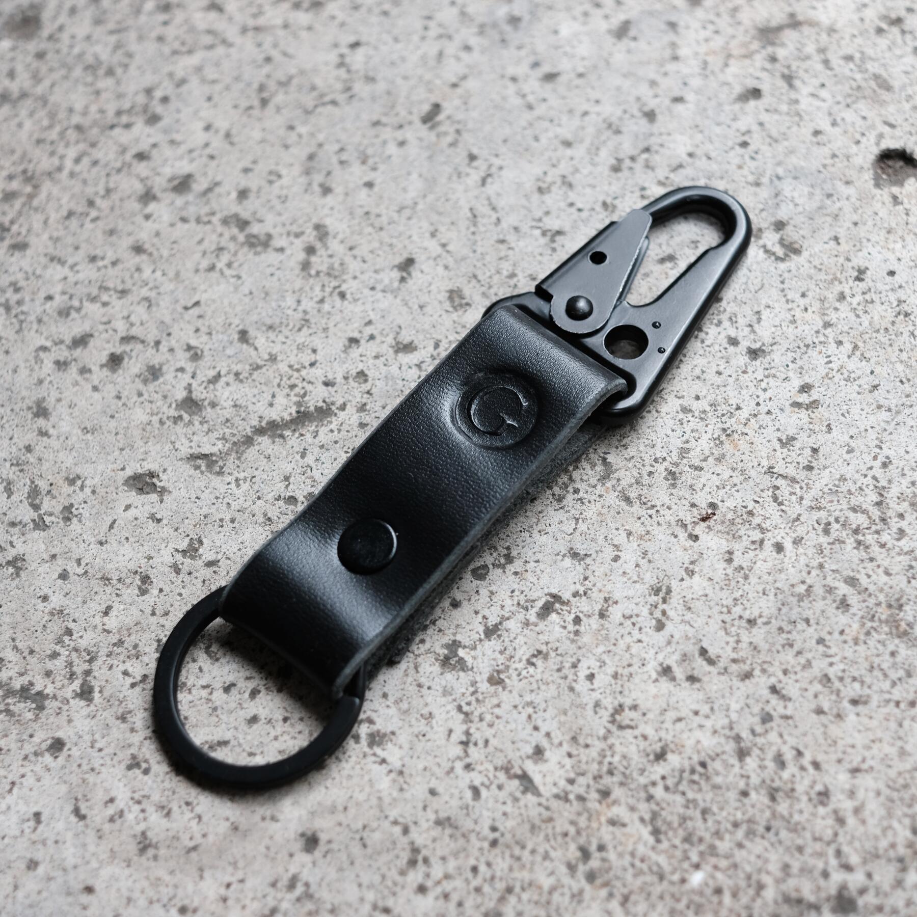 gustin military key clip - horween cxl black